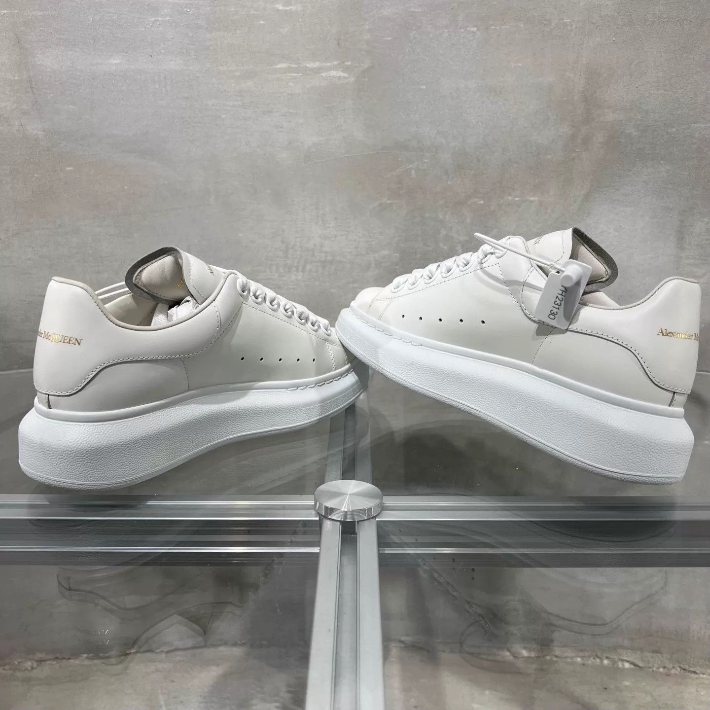 Alexander McQueen McQueen white sneakers new 36.5 white heel Size US 6 / IT 36 - 5 Thumbnail