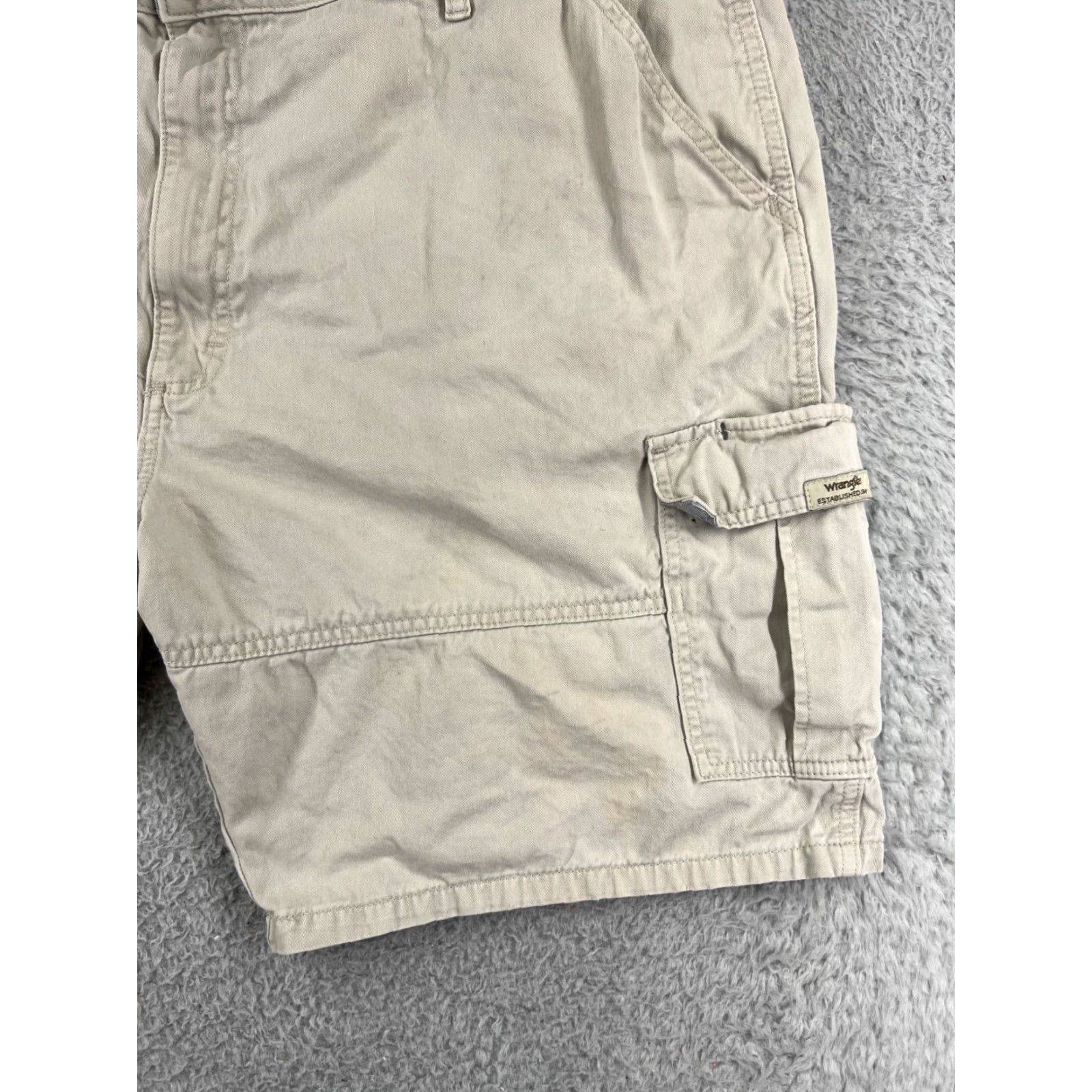 Wrangler Wrangler Cargo Shorts Mens 42 Beige Cotton Blend, 9" Inseam, Zip Fly, Pockets, Casual Outdoor Apparel Mens 42 Beige Wrangler Size US 42 / EU 58 - 4 Thumbnail