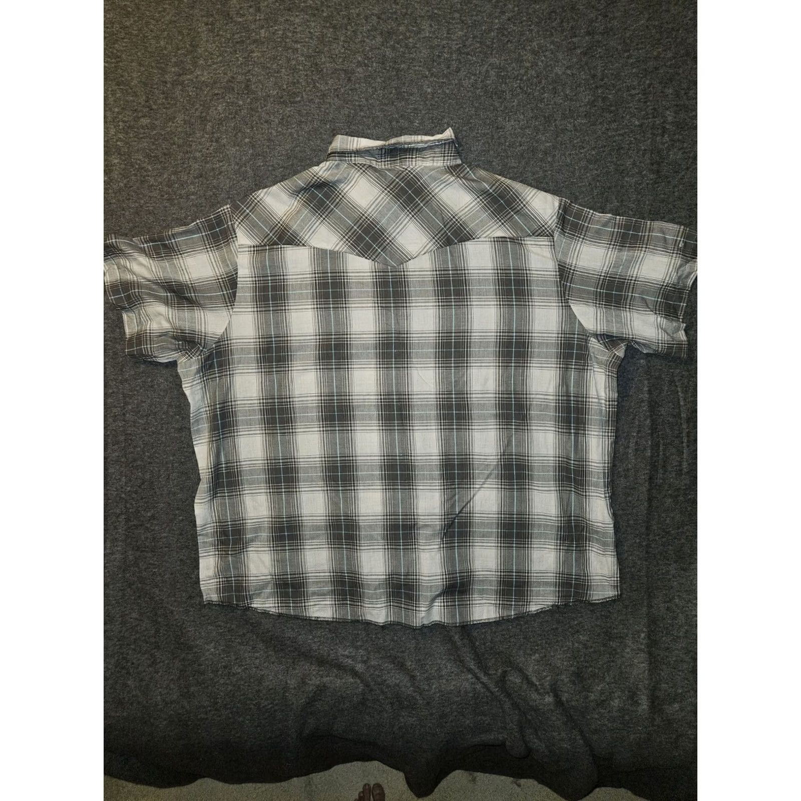 Wrangler VINTAGE Wrangler Pearl Snap Shirt Mens 3XB Gray Plaid Surged Hem Short Sleeve Shirt Body Mens Big & Tall Cowgirl Cowboy Western Classic Pockets Nylon? Size US XXL / EU 58 / 5 - 7 Thumbnail
