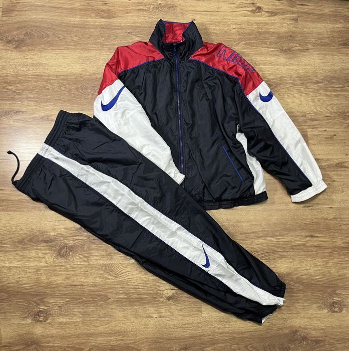 Throwback nike store tracksuit