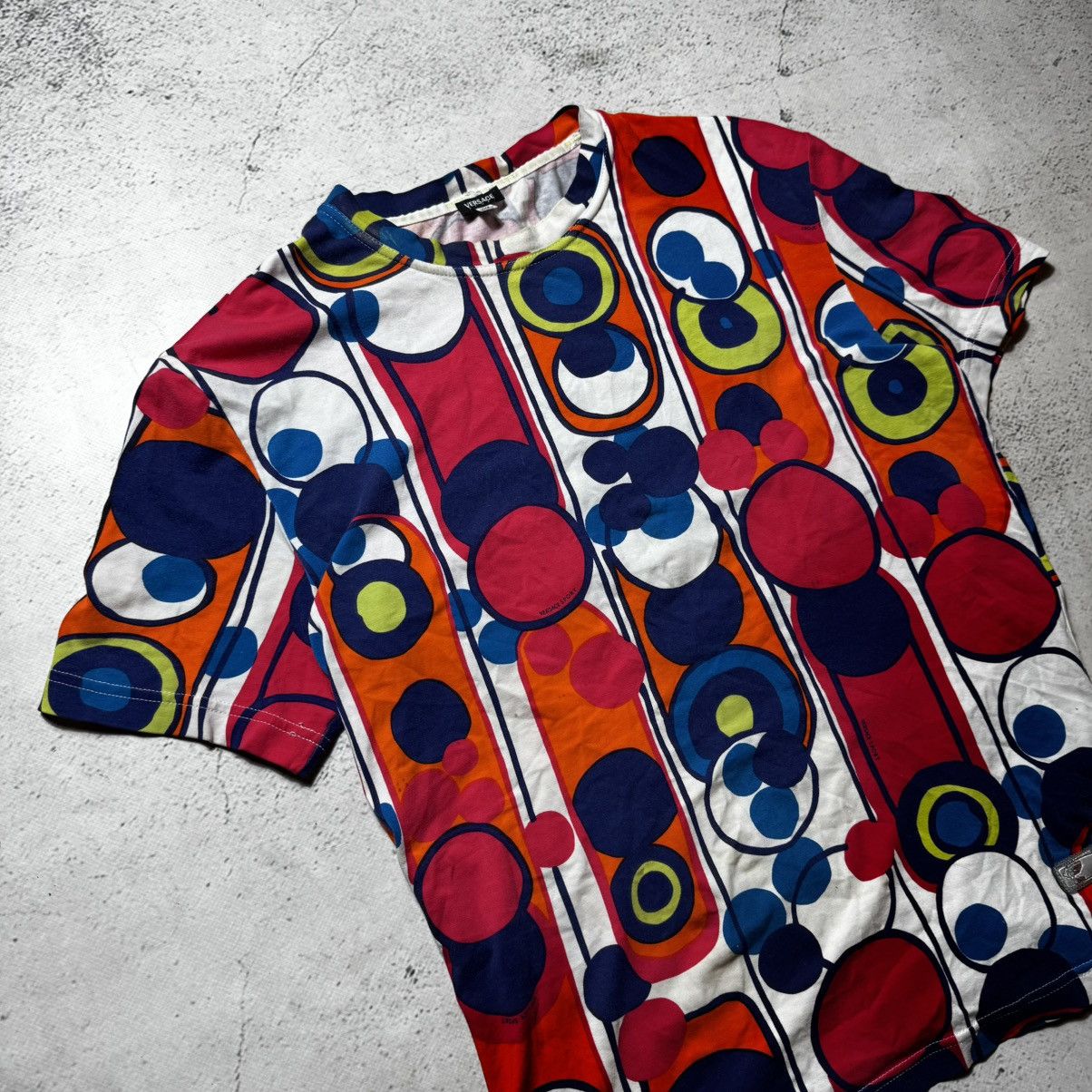 Versace vintage 90s versace t shiet wit abstract print Size XL / US 12-14 / IT 48-50 - 2 Thumbnail