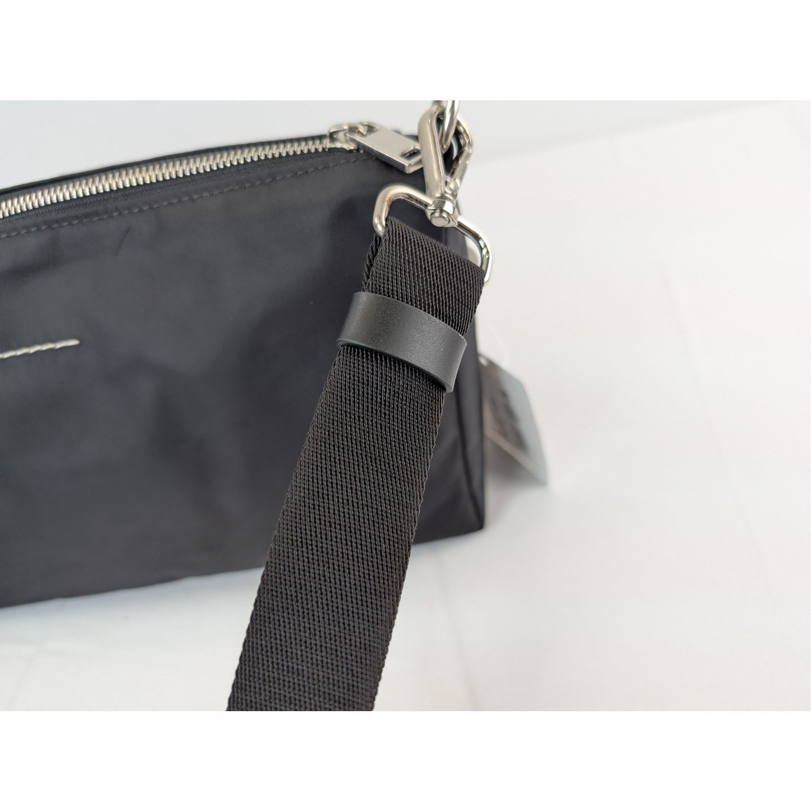 Maison Margiela o1rshd1 MM6 Three Pocket Nylon Crossbody Messenger Bag Black Size ONE SIZE - 11 Thumbnail