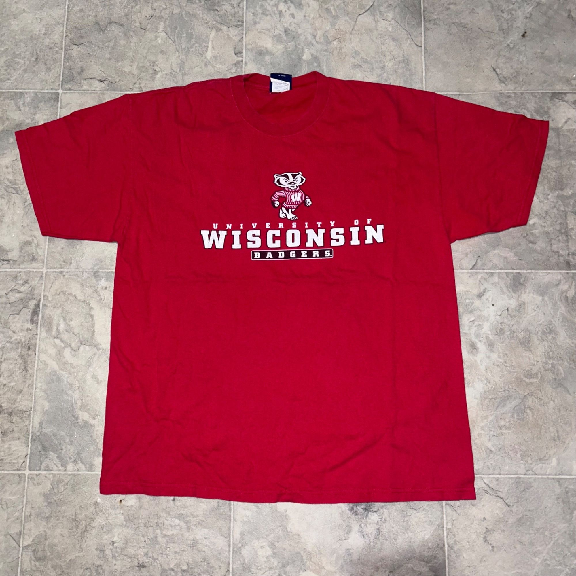 Other Vintage/Y2K style Wisconsin Badgers Shirt Size US XL / EU 56 / 4 - 1 Thumbnail