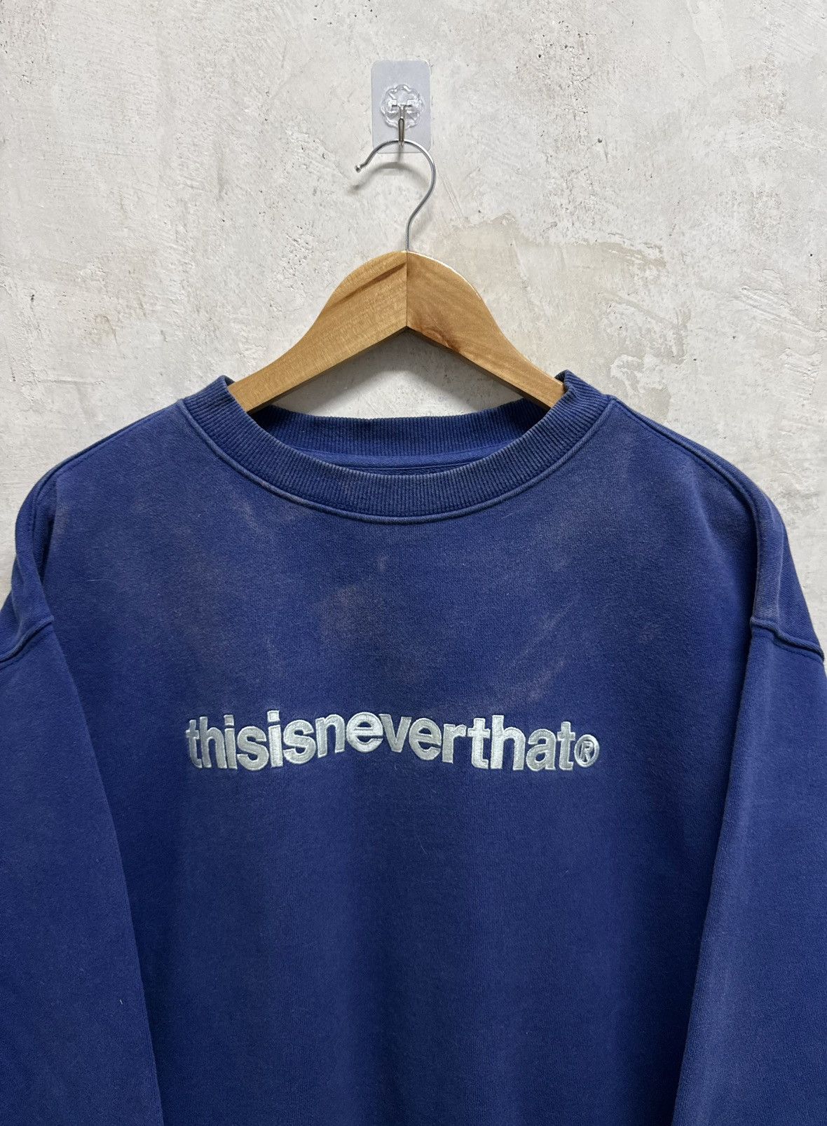 thisisneverthat Sun Faded thisisneverthat Script Crewneck Size US M / EU 48-50 / 2 - 2 Thumbnail