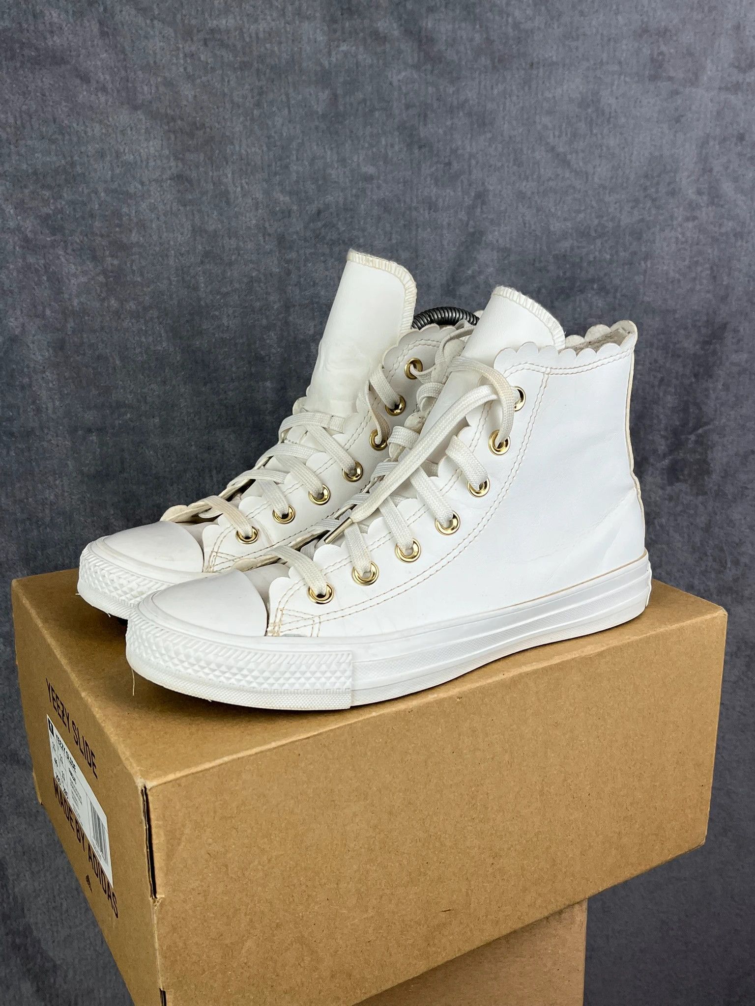 Converse Converse leather high top white sneakers with gold eyelets Size US 5 / EU 37 - 1 Thumbnail