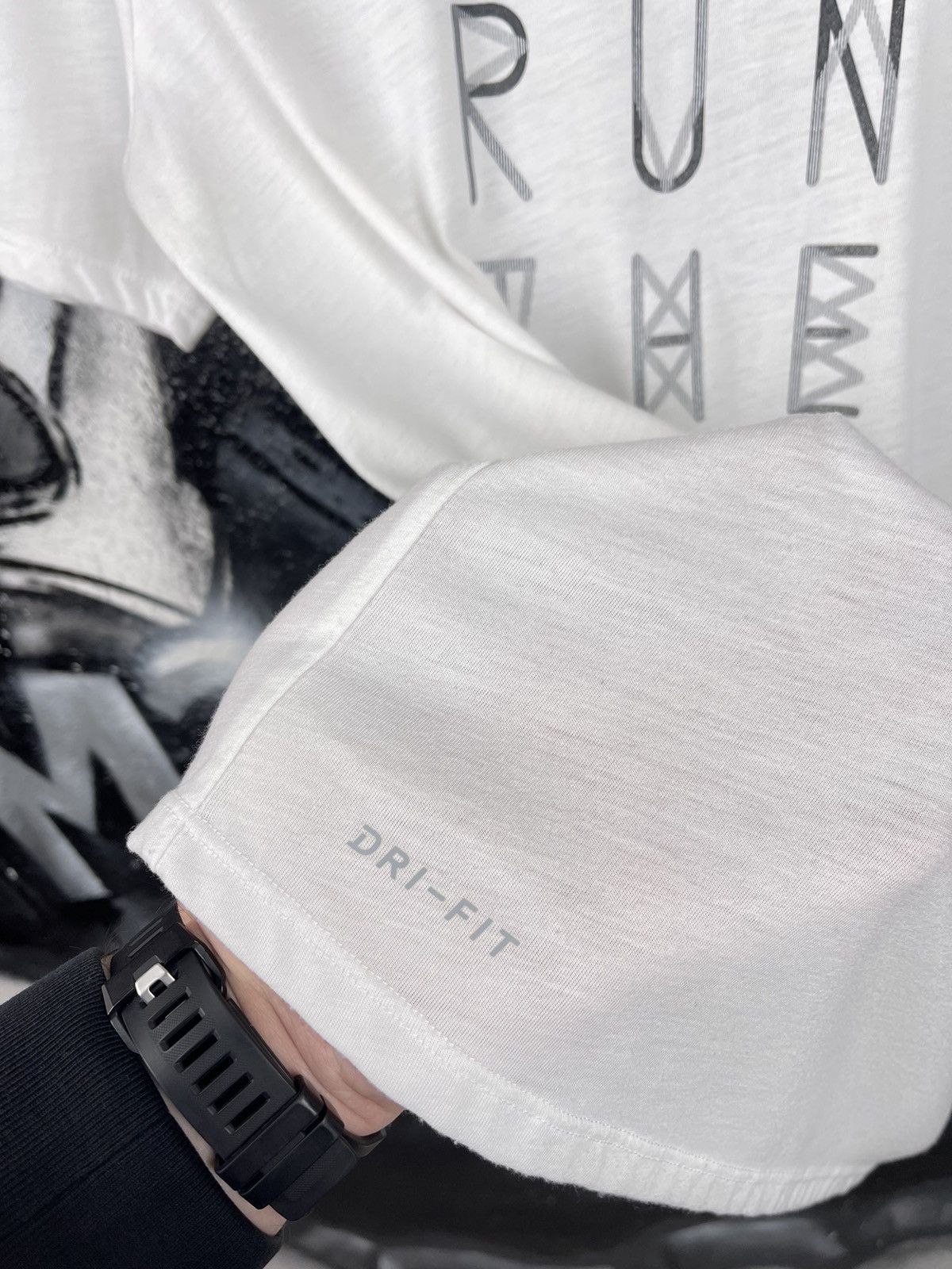 Nike Nike Dri-Fit Tee Out Run The Dark Front Logo White T-Shirt Men’s Size Medium Size US M / EU 48-50 / 2 - 6 Thumbnail