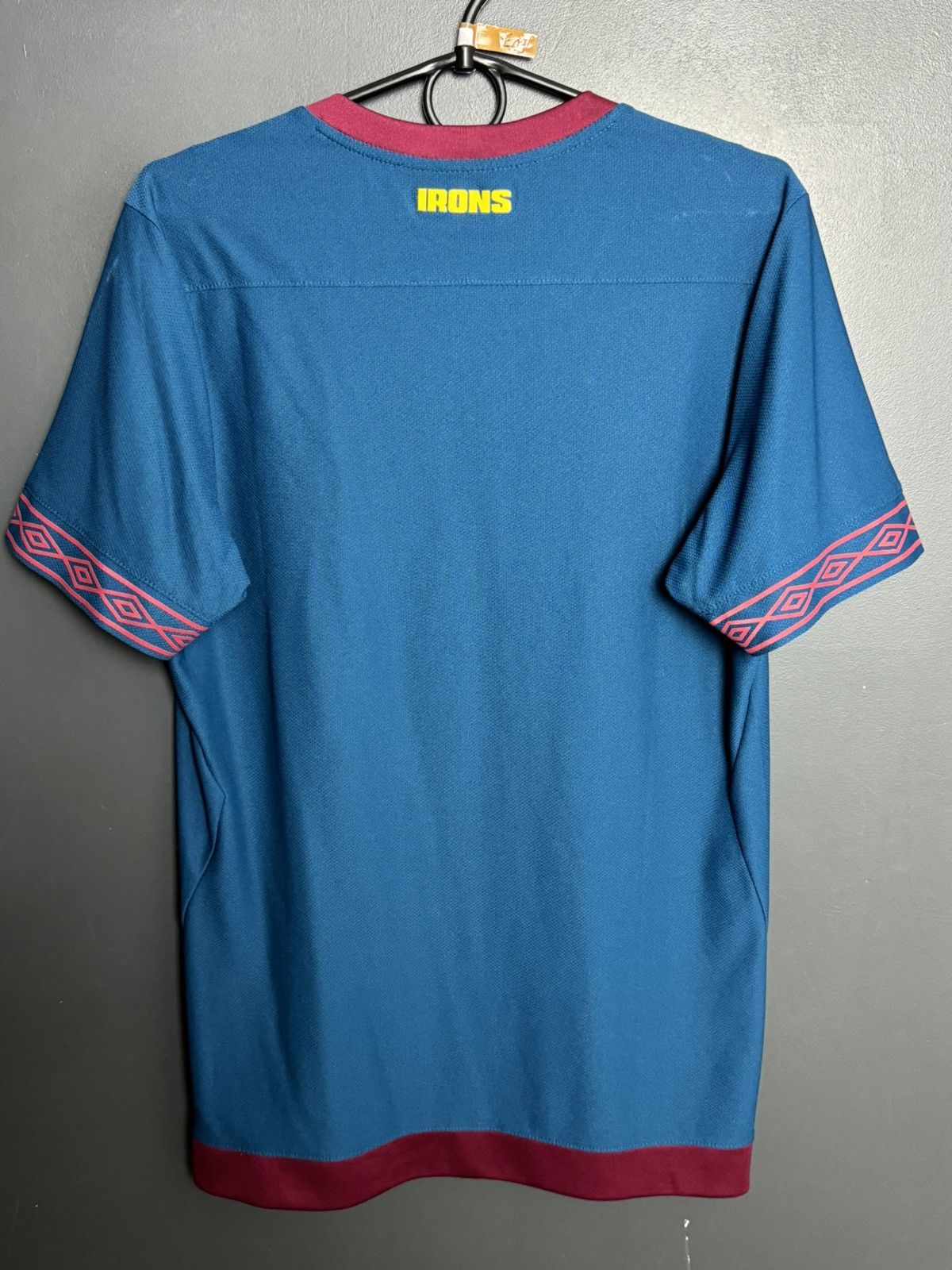 Umbro West Ham United 18/19 Away Football Jersey Size US S / EU 44-46 / 1 - 2 Thumbnail