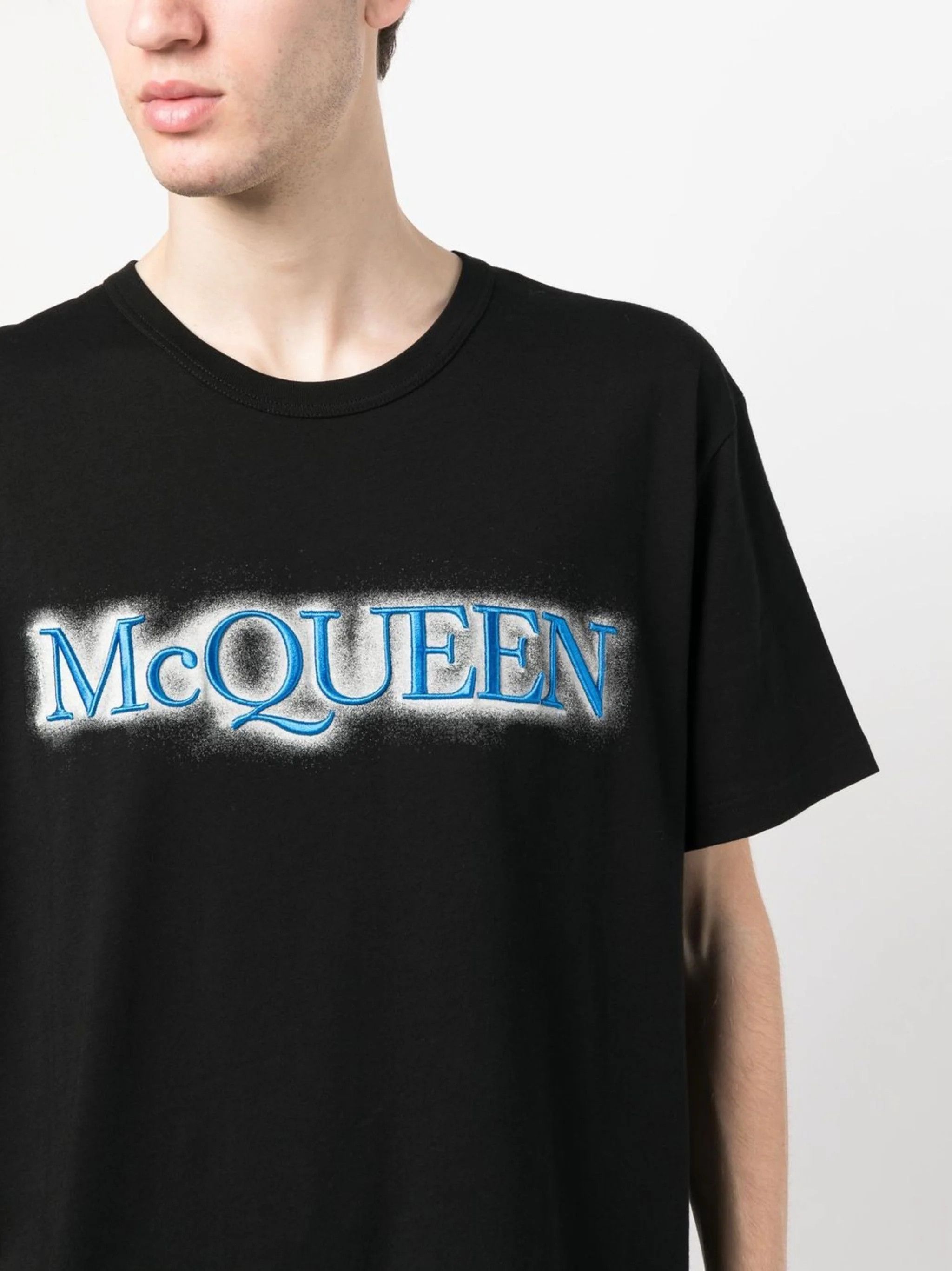 Alexander McQueen o1y1024 T-Shirt In Black Size US XL / EU 56 / 4 - 5 Thumbnail