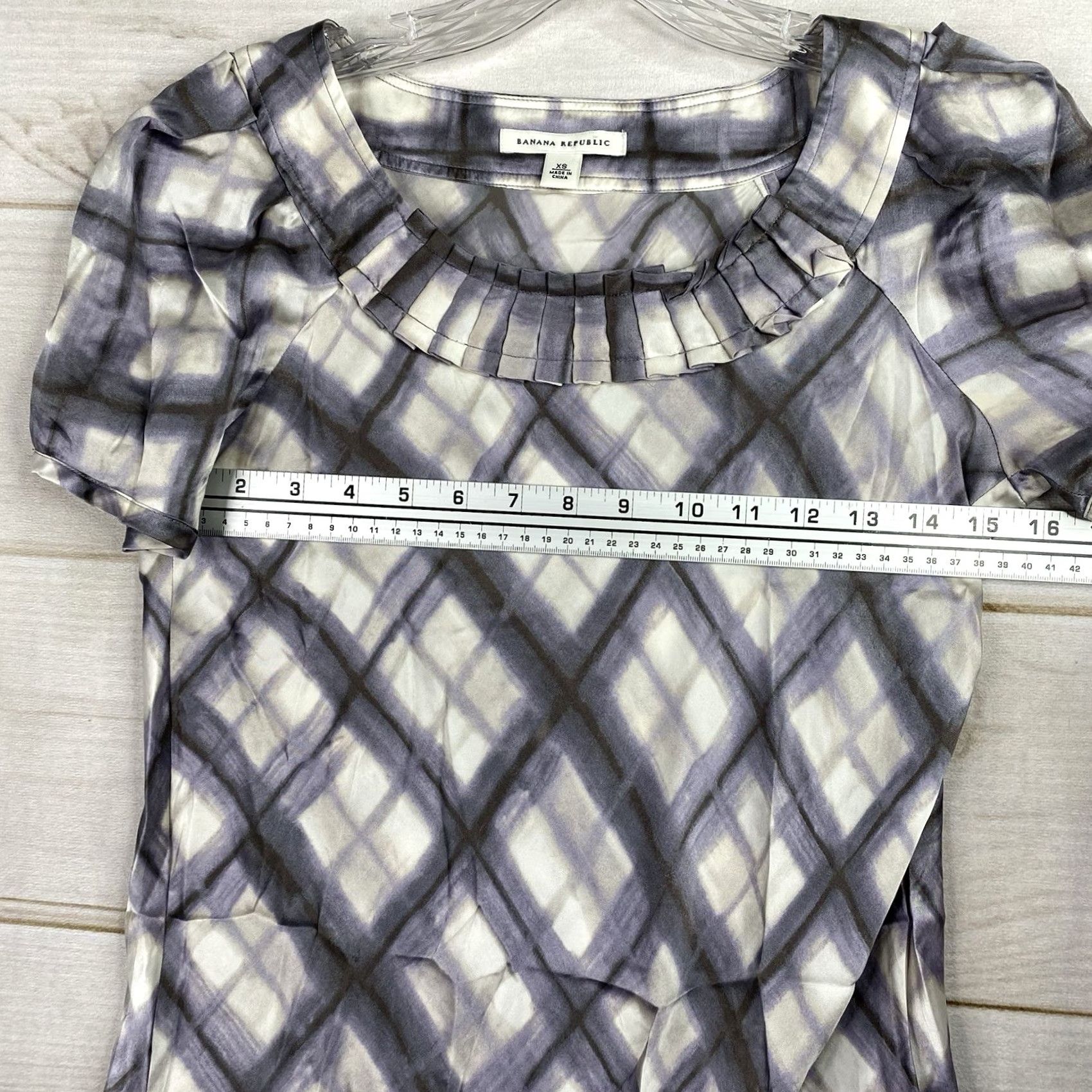 Banana Republic Banana Republic Blouse Shirt Womens XS Purple Gray Cream Plaid Silk Puff Sleeve Pleats Size XS / US 0-2 / IT 36-38 - 7 Thumbnail