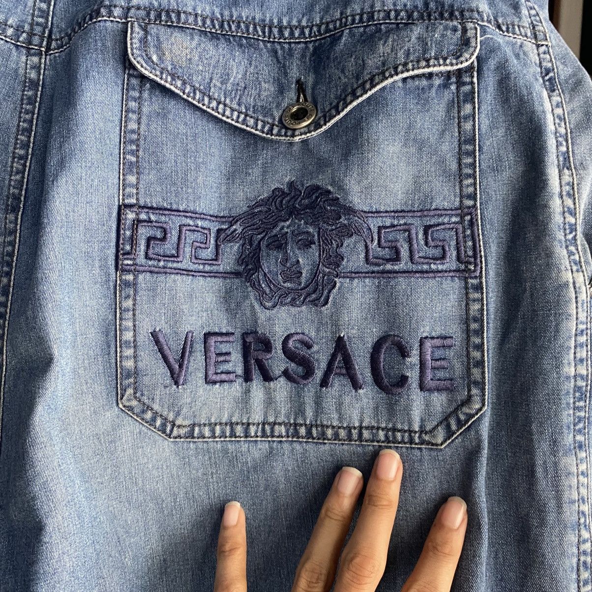 Versace Vintage Medusa logo Versace Classic V2 baggy jeans Size US 34 / EU 50 - 7 Thumbnail