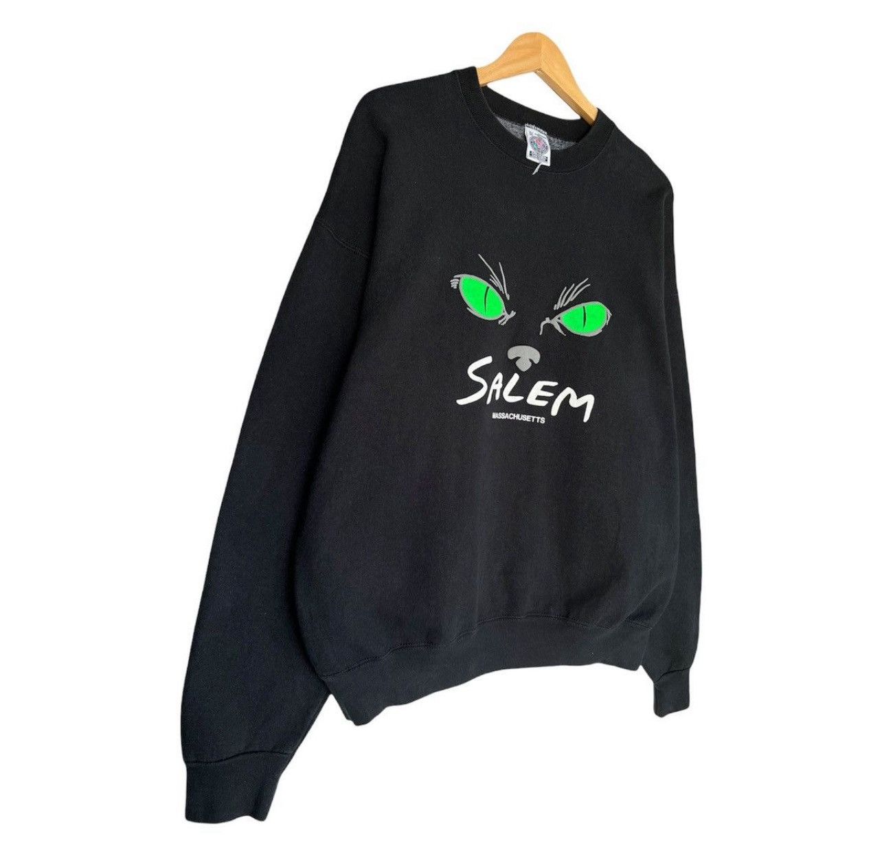 Vintage Vintage 90s Salem Massachusetts Eyes Sweatshirt Size US L / EU 52-54 / 3 - 3 Thumbnail
