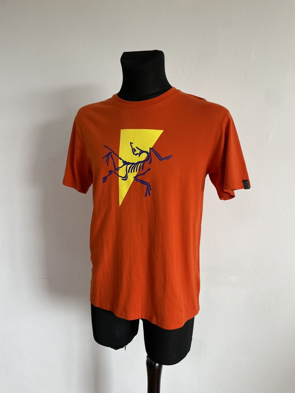 Arc'teryx × Vintage Vintage Arc'teryx Apostrophe Big Logo Orange T-shirt Size M Size US M / EU 48-50 / 2 - 3 Thumbnail