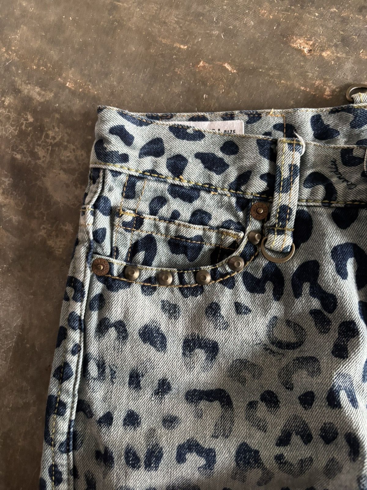 20471120 SUPER SICK LEOPARD CHEETAH OVERPRINT CO&LU JEANS Size US 28 / EU 44 - 8 Thumbnail