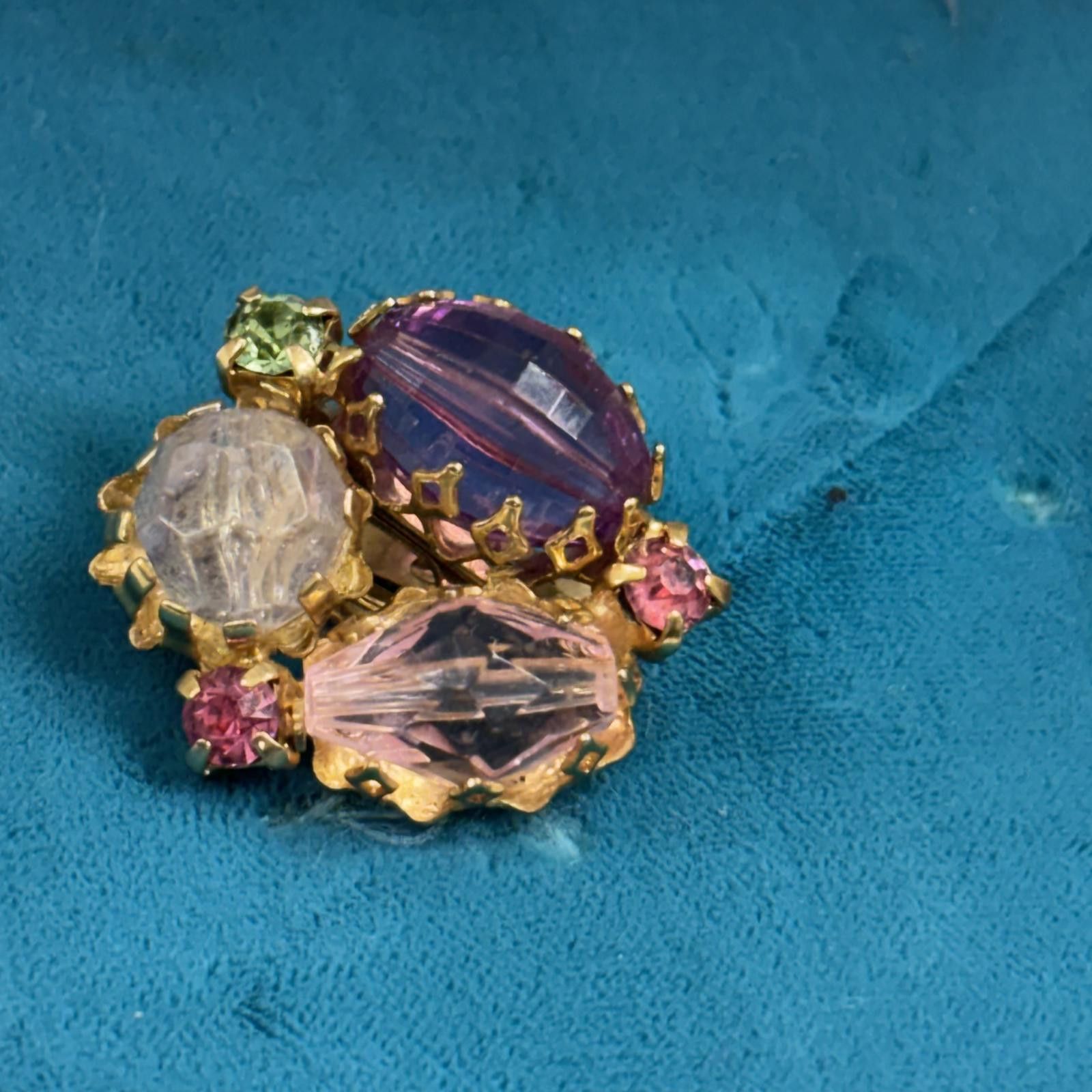 Other Vtg 60s gold tone beaded rhinestone clip on earrings Size ONE SIZE - 2 Thumbnail