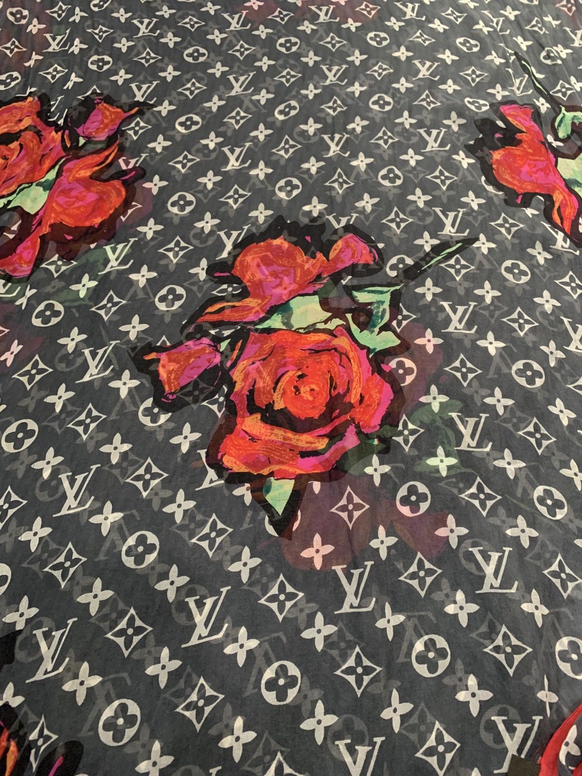 Louis Vuitton 🔥AUTHENTIC LV SILK SCARVES Size ONE SIZE - 5 Thumbnail