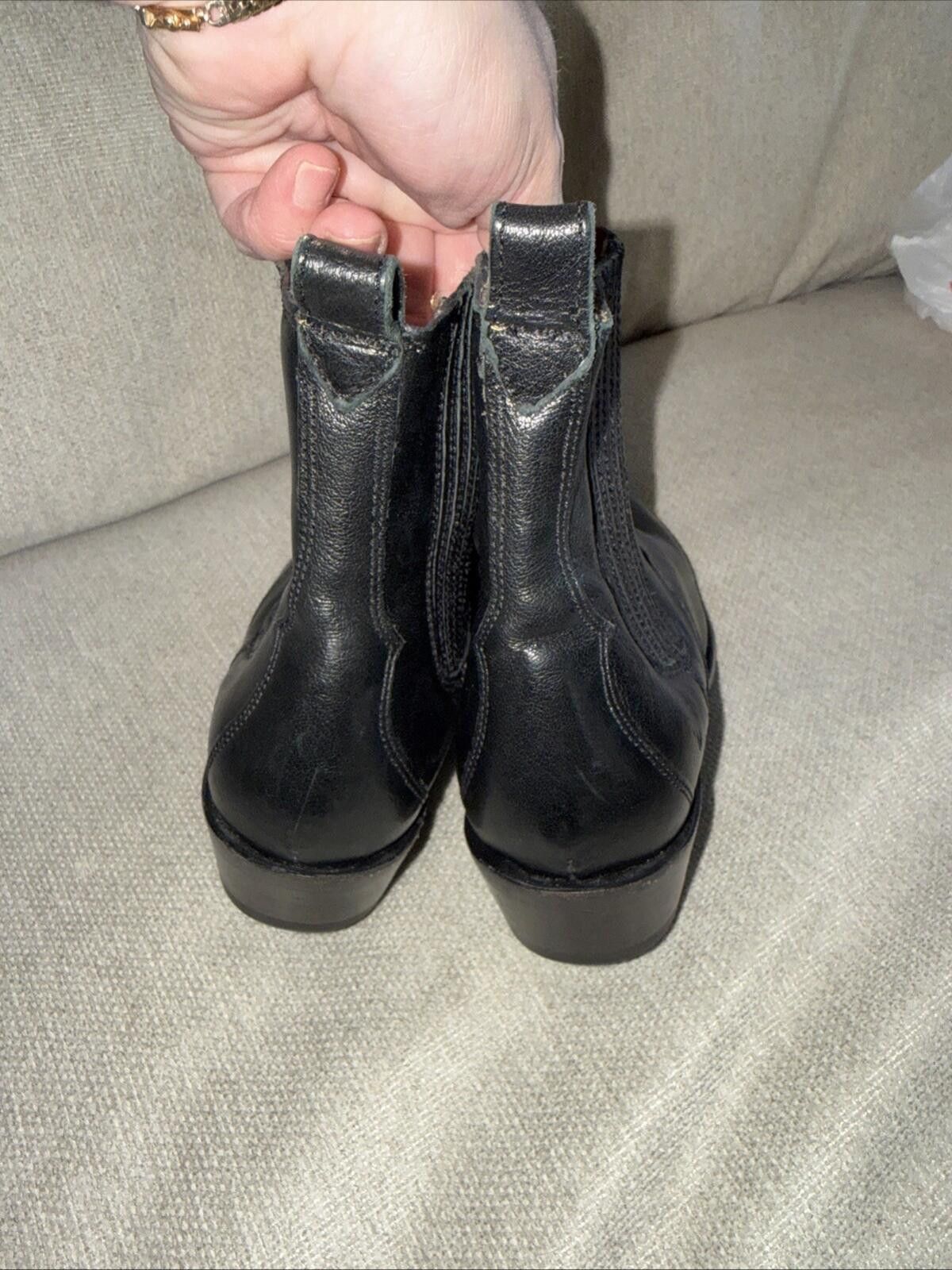 Frye Frye Women's Sacha Chelsea Boot Size 5 1/2 B EUC Size US 5.5 / IT 35.5 - 7 Thumbnail