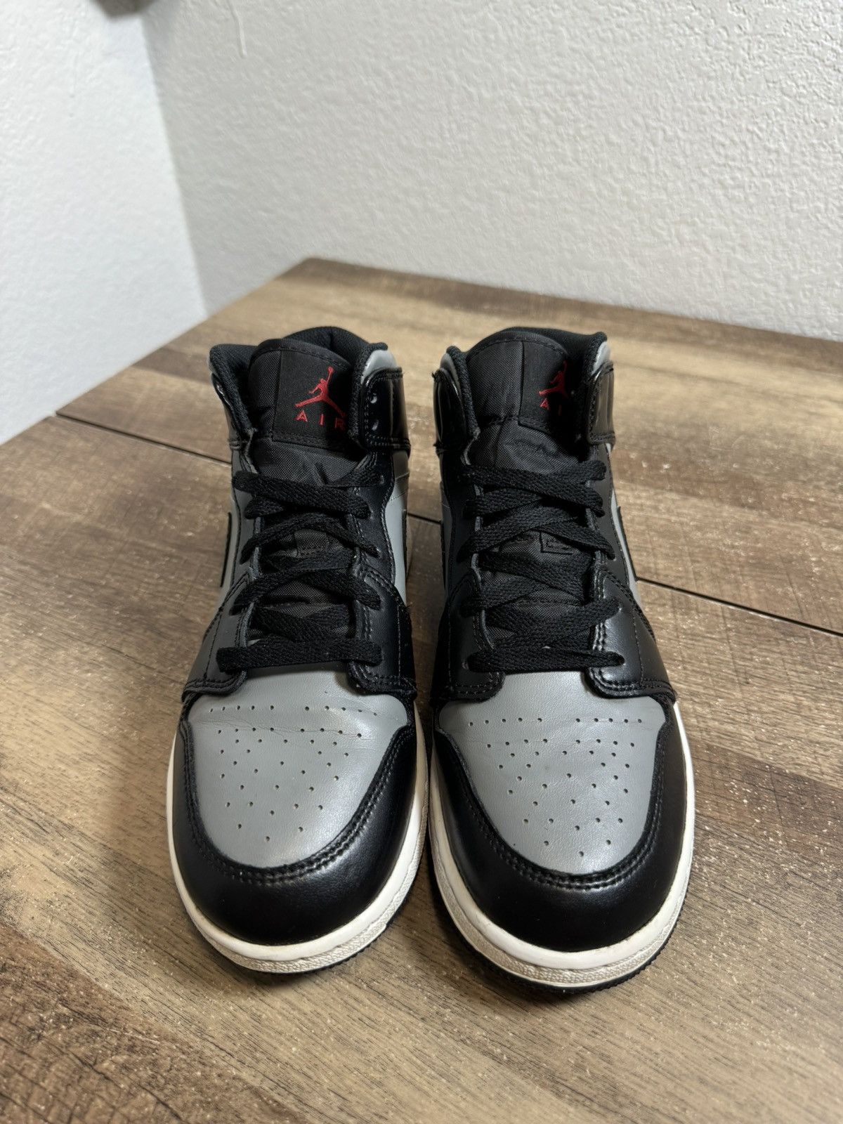 Jordan Brand Air Jordan 1 Mid GS Shadow Red Size 6.5Y black red gray Size US 6.5 / EU 39-40 - 3 Thumbnail