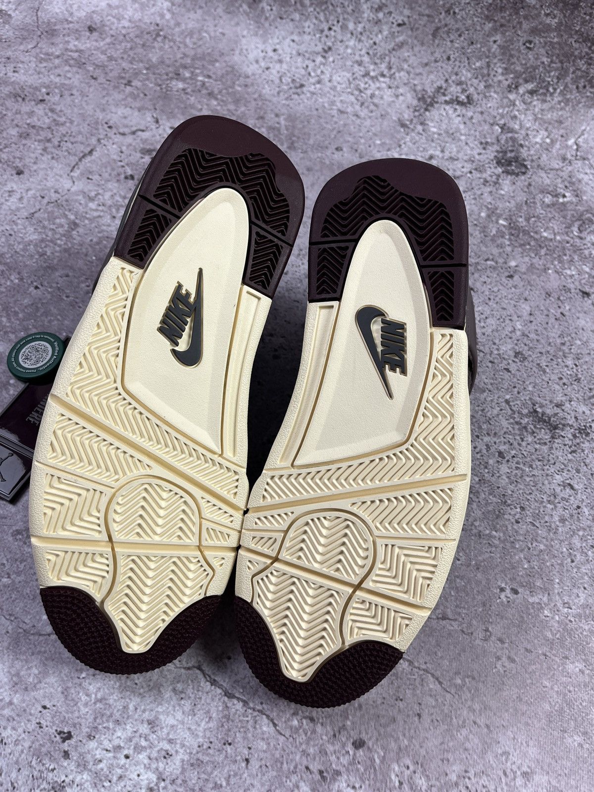 A Ma Maniere × Jordan Brand Nike Air Jordan 4 Retro x A Ma Maniére Violet Ore US9 EU42.5 Size US 9 / EU 42 - 10 Thumbnail