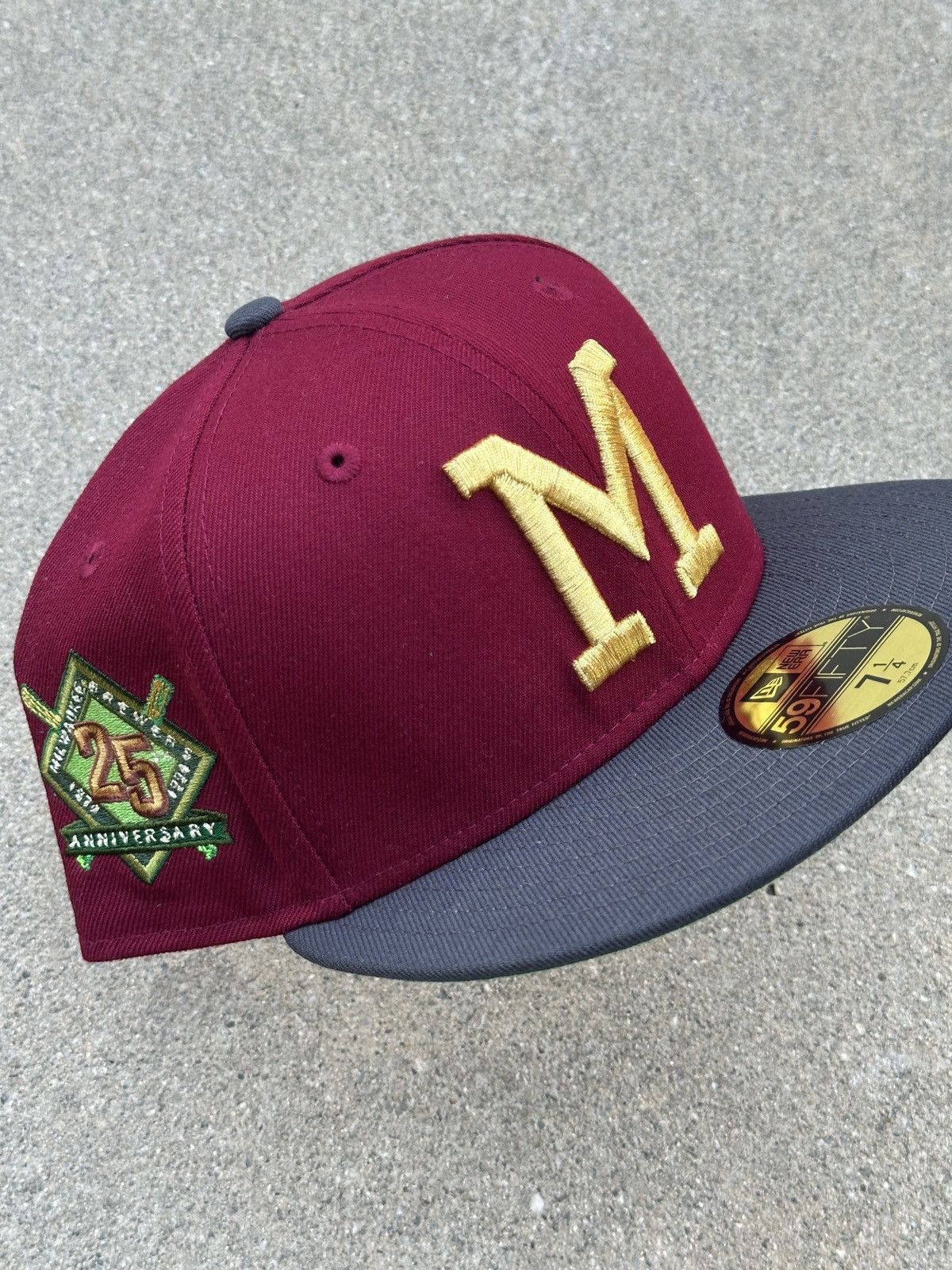 MLB × MyFitteds × New Era Milwaukee Brewers Minecraft Two Tone Fitted Hat 7 1/4 Size ONE SIZE - 1 Thumbnail