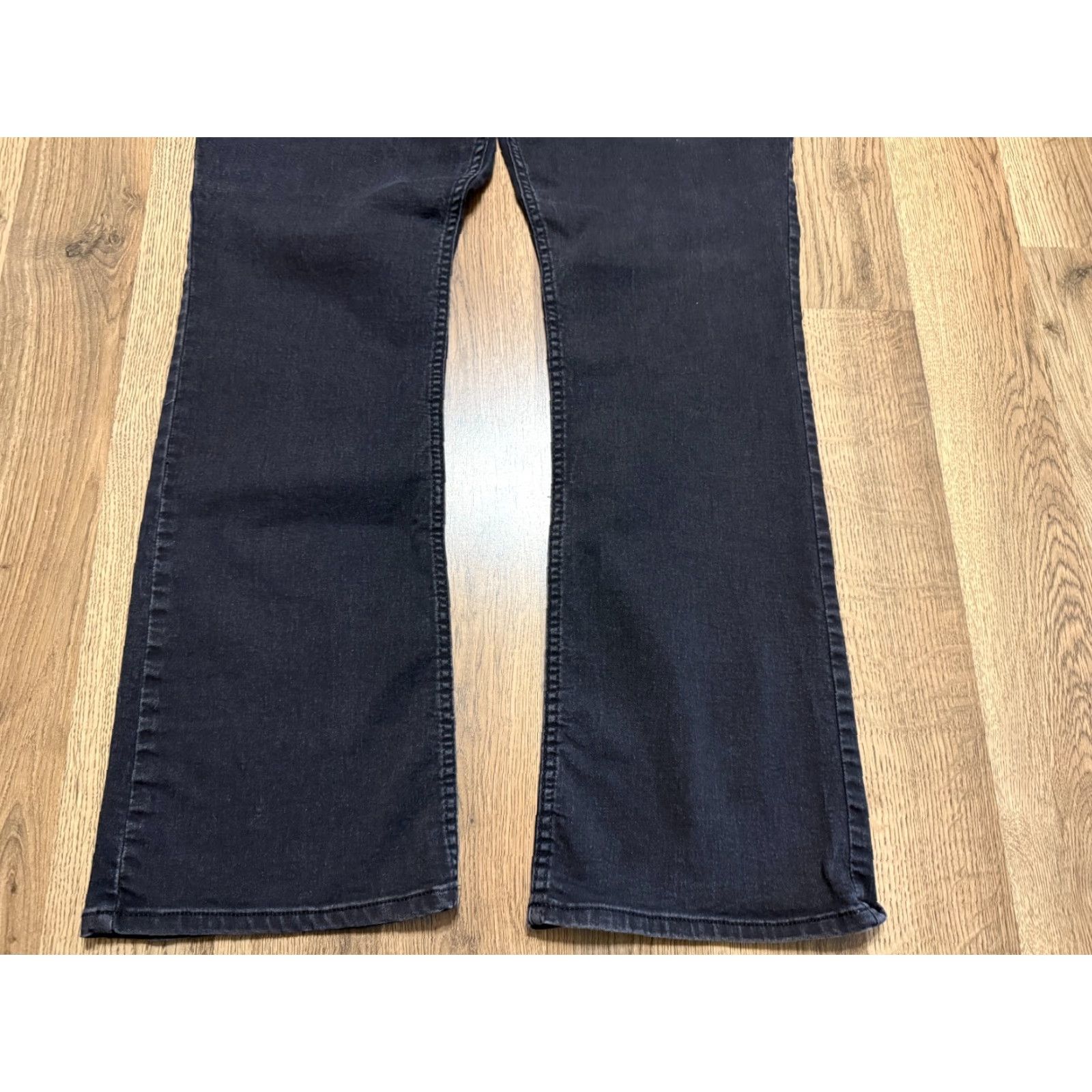 Lee Riders by Lee Jeans Women's Size 18M Black Mid Rise Bootcut 41" Length Denim Jeans Regular 5-Pocket Size 25" / US 0 / IT 36 - 3 Thumbnail