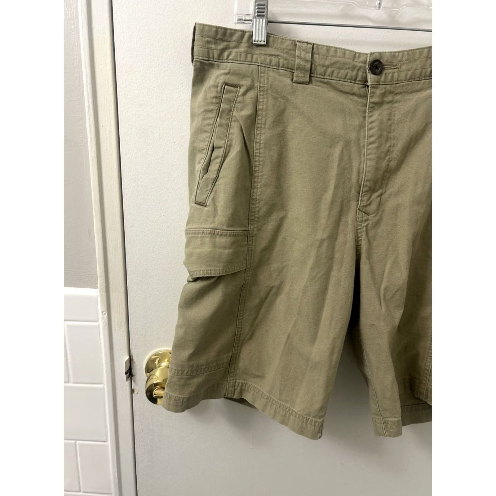 Tommy Bahama Tommy Bahama Cargo Shorts Mens Size 34 Brown Pockets 9” Inseam Casual Travel Short Shirt? Size US 34 / EU 50 - 2 Thumbnail