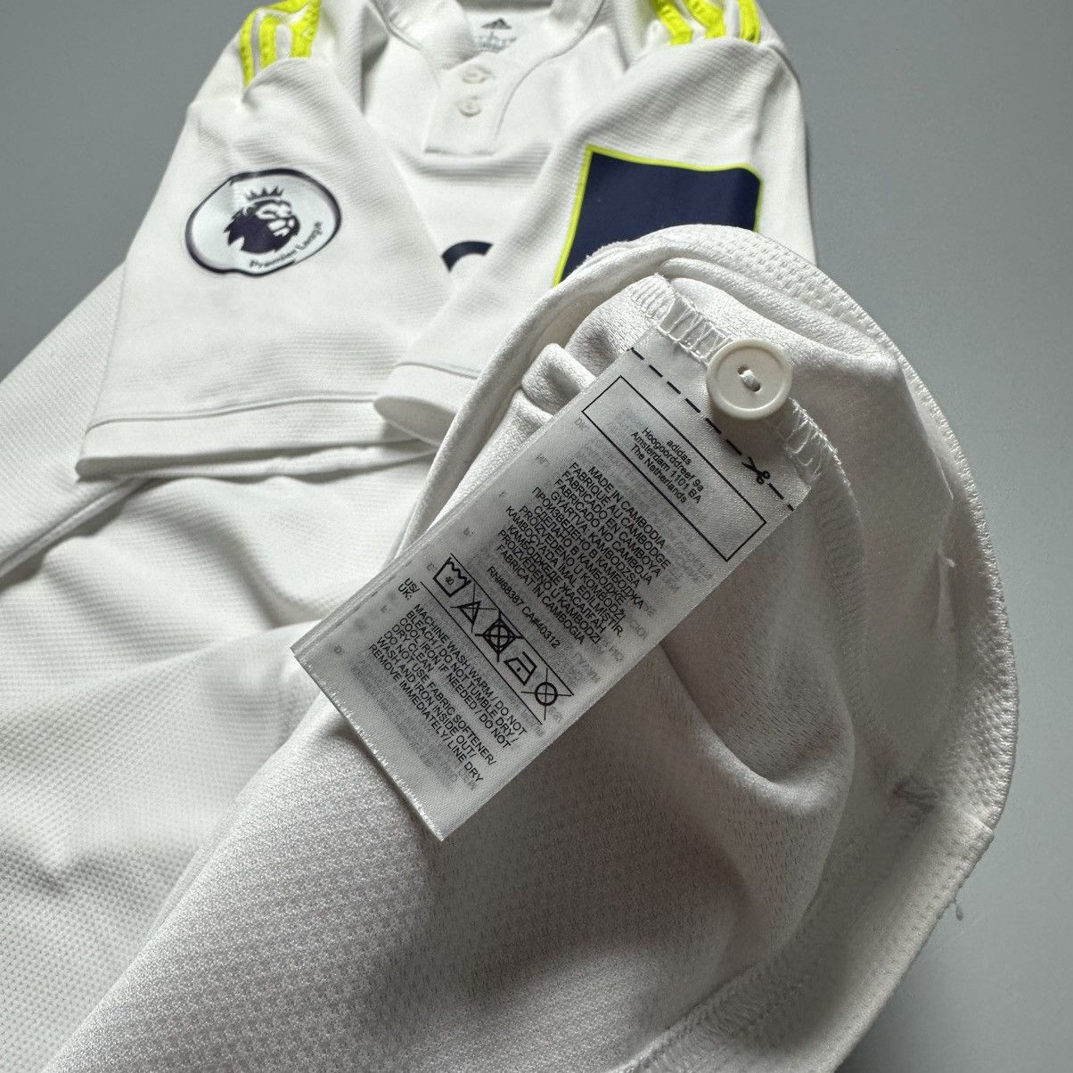 Adidas LEEDS UNITED ADIDAS 2021/2022 FOOTBALL JERSEY #18 RAPHINHA Size US L / EU 52-54 / 3 - 13 Thumbnail