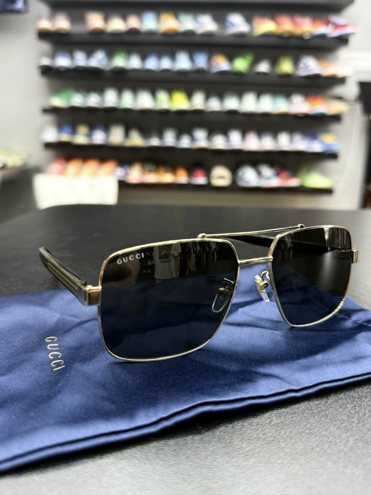 Gucci AUTHENTIC Men’s Gucci Gold Rim Sunglasses Size ONE SIZE - 5 Thumbnail