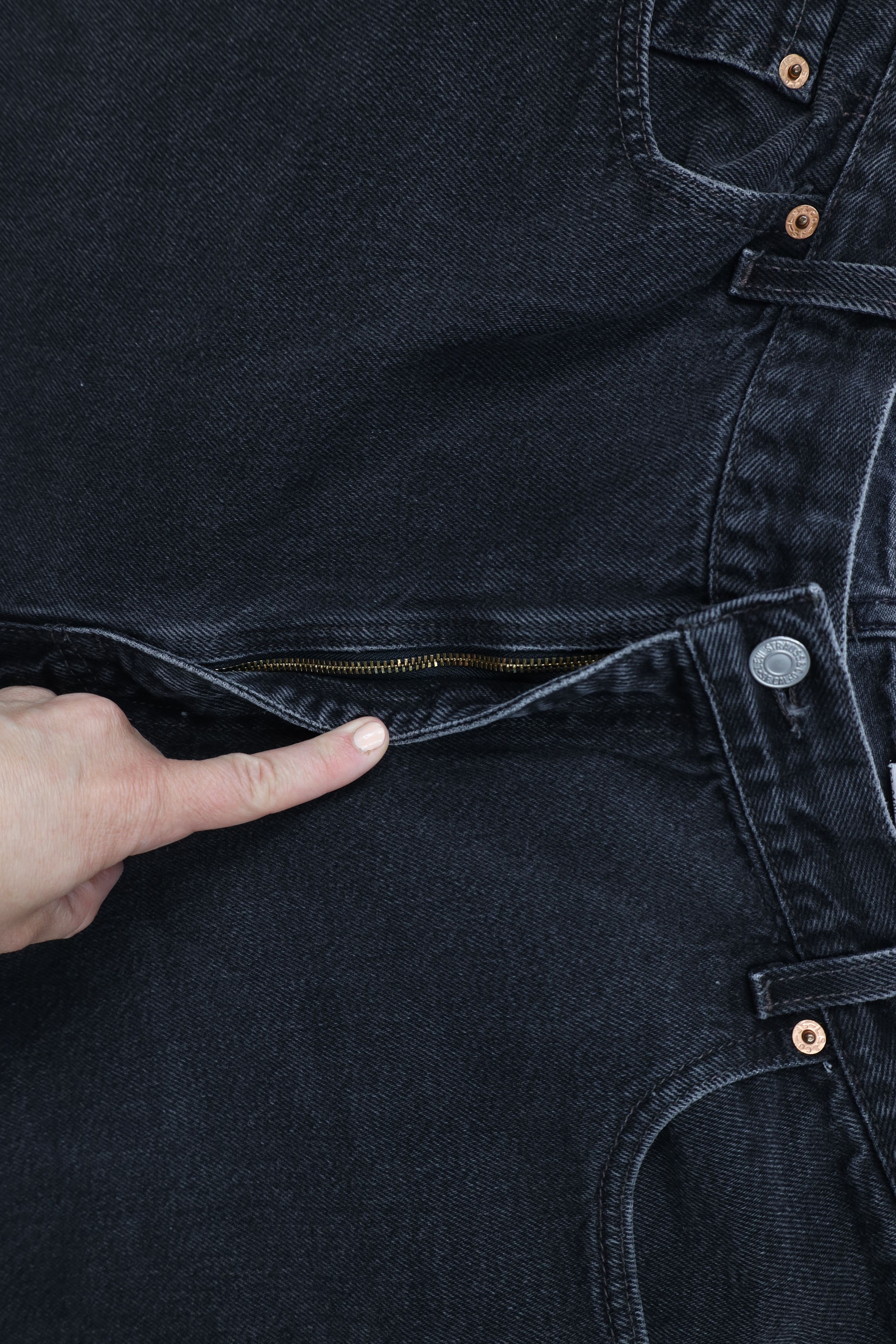 Levi's × Vintage Vintage Y2K 2000 Levis 560 Loose Fit Tapered Leg Jeans Black Size US 40 / EU 56 - 8 Thumbnail
