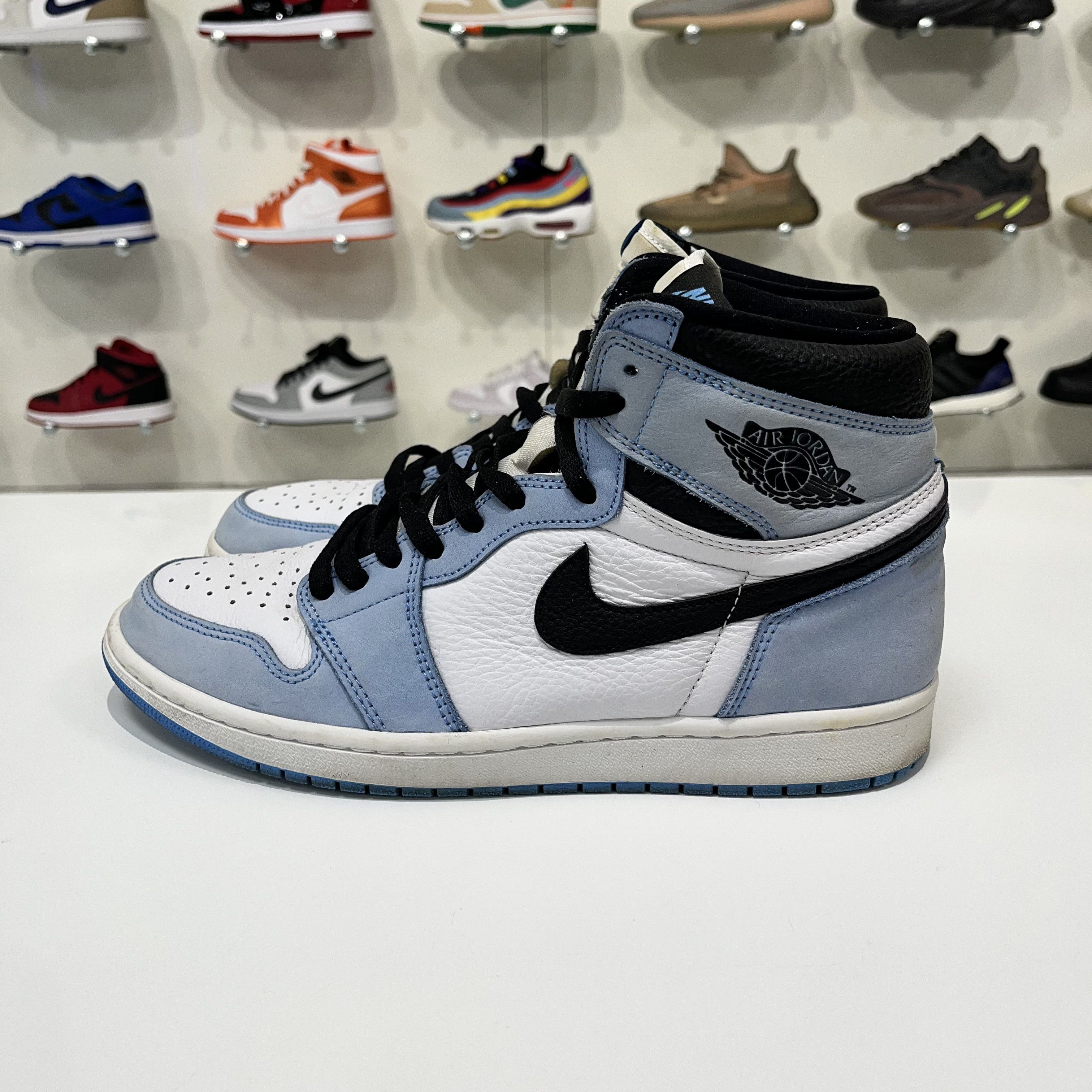 Nike Jordan 1 Retro High OG University Blue Size US 10.5 / EU 43-44 - 3 Thumbnail