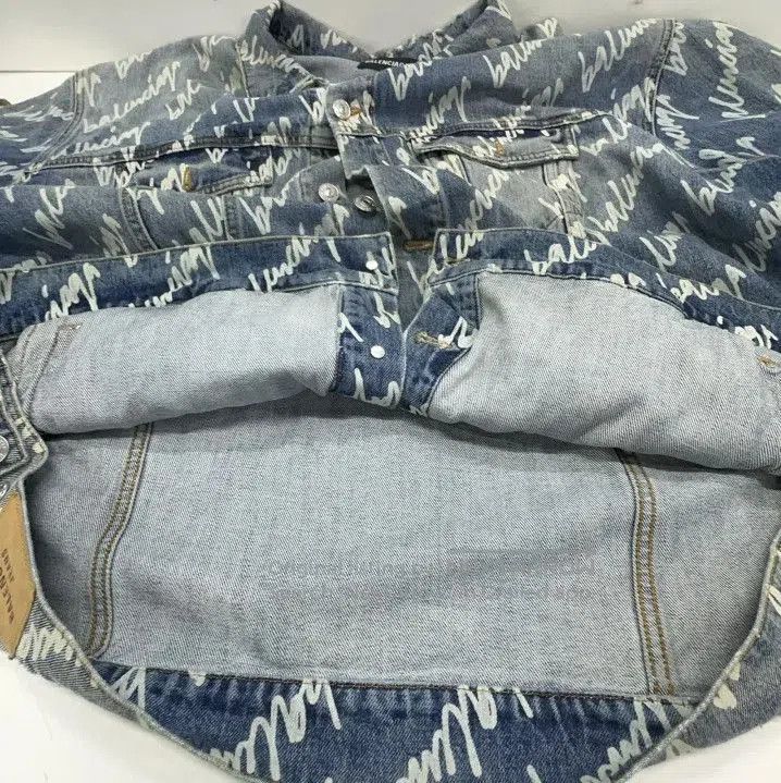 Balenciaga Balenciaga Blue Logo Print Denim Jacket. Size US L / EU 52-54 / 3 - 8 Thumbnail