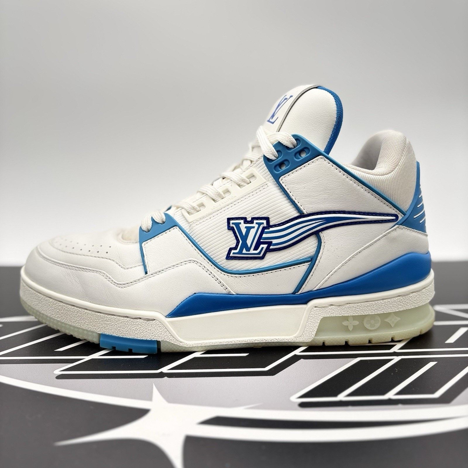 Louis Vuitton Louis Vuitton Trainer Mid ‘ White, Blue ’ | GREAT COND! Size US 10 / EU 43 - 11 Thumbnail