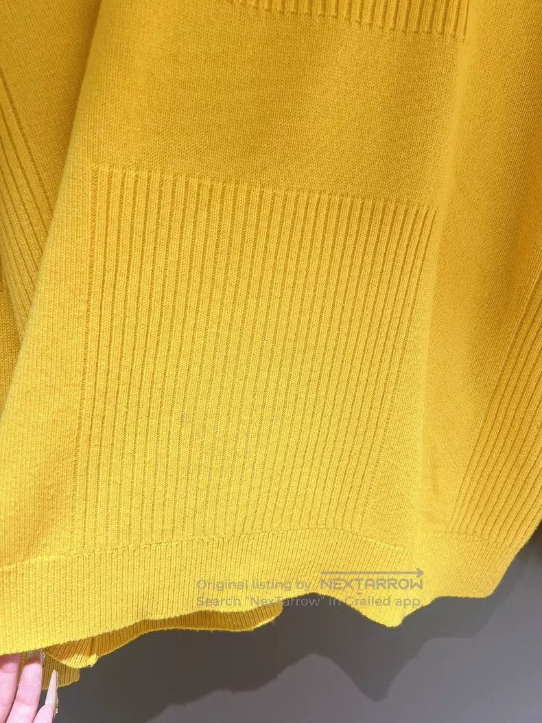 Hermes Hermes Yellow Loose Cashmere Knit Sweater Size XS / US 0-2 / IT 36-38 - 4 Thumbnail
