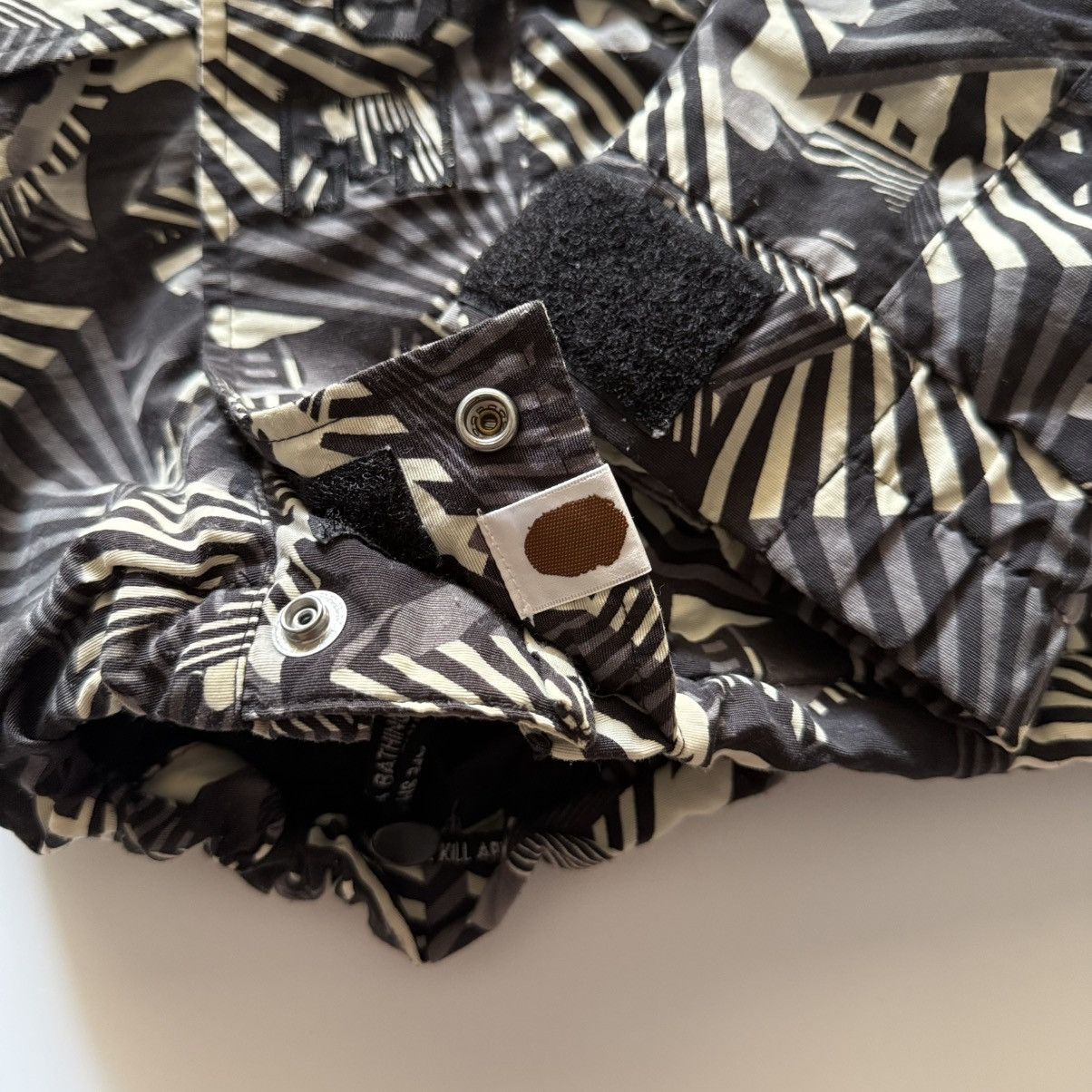 Bape BAPE Dazzle Camo Snowboard Jacket Rare Monochromatic Pattern Size US M / EU 48-50 / 2 - 9 Thumbnail