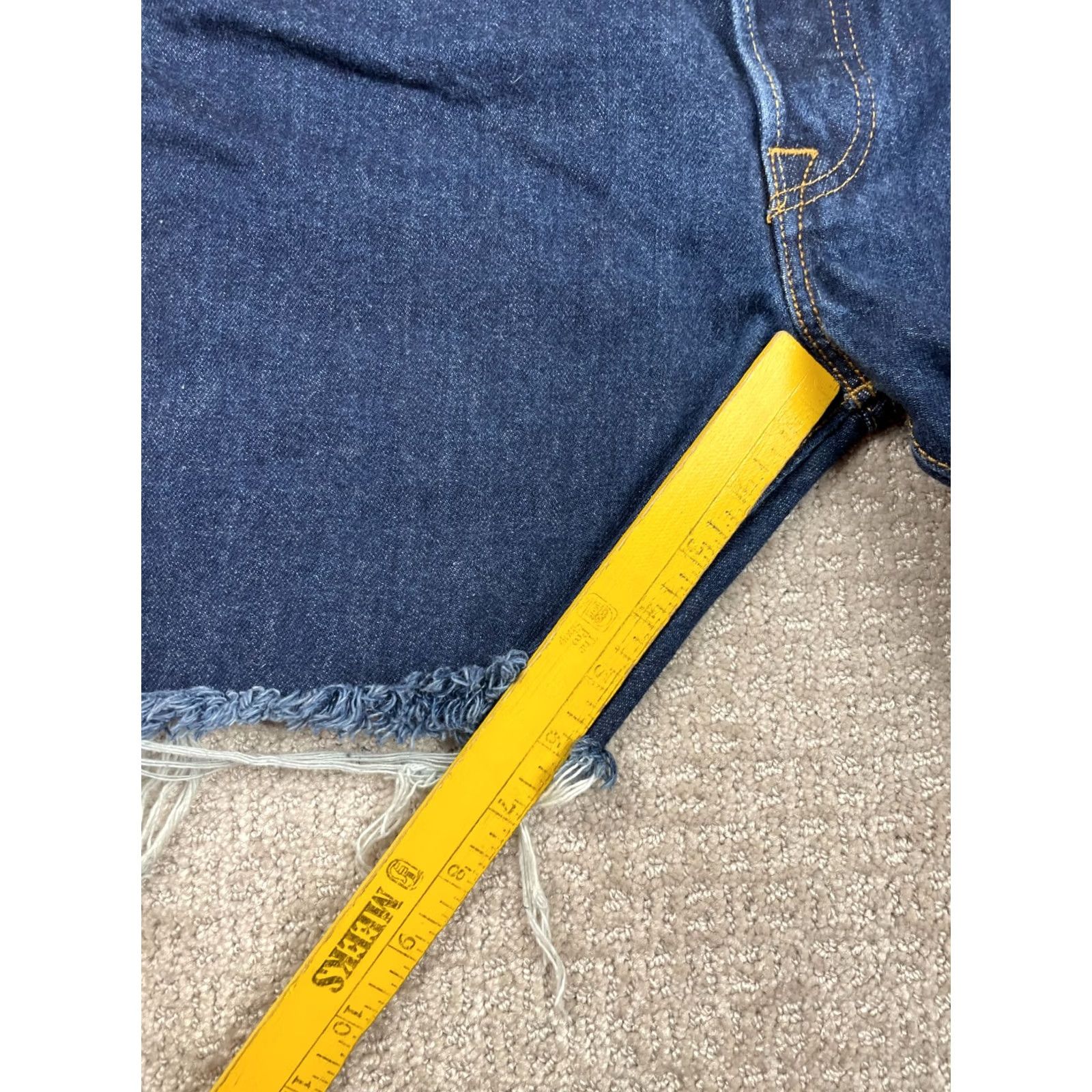 Levi's VINTAGE Levi's 501 Shorts Denim Button Fly Boho Festival Casual Women 32 Dark Wash High Rise 5-Pocket Fray Raw Hem Size 24" / US 00 / IT 34 - 4 Thumbnail