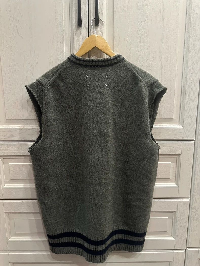 Maison Margiela Maison Margiela V-neck wool sweater Size US S / EU 44-46 / 1 - 2 Thumbnail