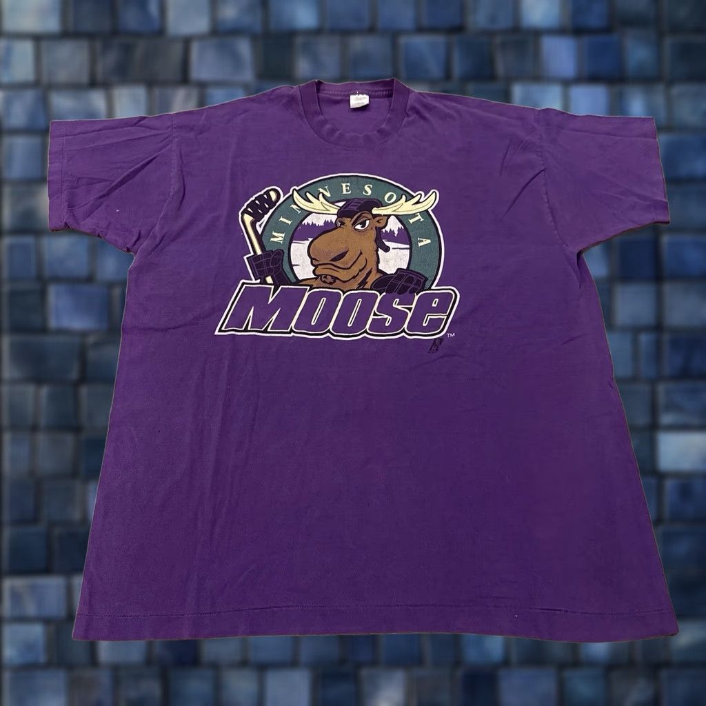 Fruit Of The Loom VINTAGE Minnesota Moose IHL Defunct St. Paul MN Mens 2XL T-Shirt Purple Graphic Tee Retro Unisex Adults Mens Size US XXL / EU 58 / 5 - 1 Thumbnail