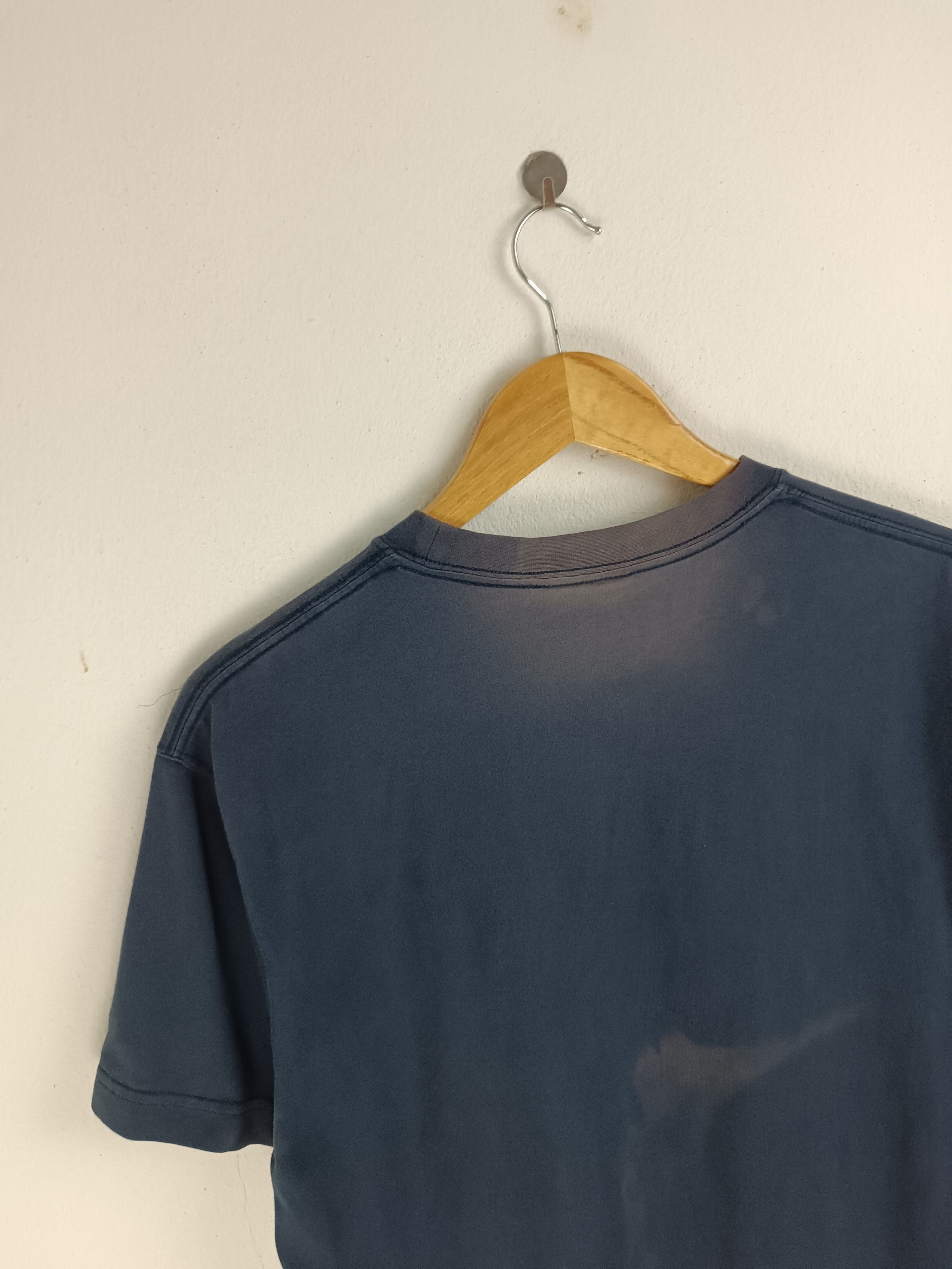 Nike THRASHED FADED VINTAGE Y2K NIKE SPORTSWEAR TEE BIG LOGO Size US M / EU 48-50 / 2 - 13 Thumbnail