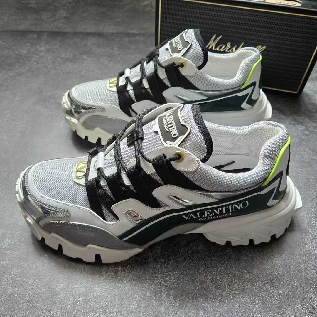 Balenciaga Balenciaga Casual Gold Lowtop Sneakers 40 Men Size US 7.5 / EU 40-41 - 1 Thumbnail