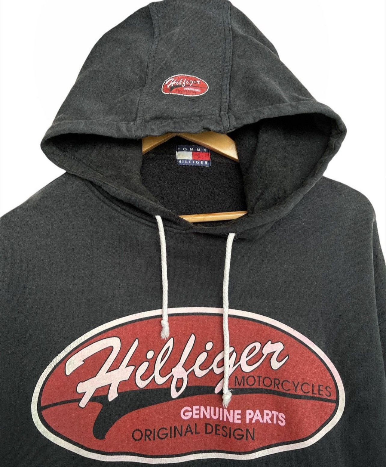 Tommy Hilfiger × Vintage Vintage 90s Tommy Hilfiger Sun Faded Distressed Hoodie Size US M / EU 48-50 / 2 - 2 Thumbnail