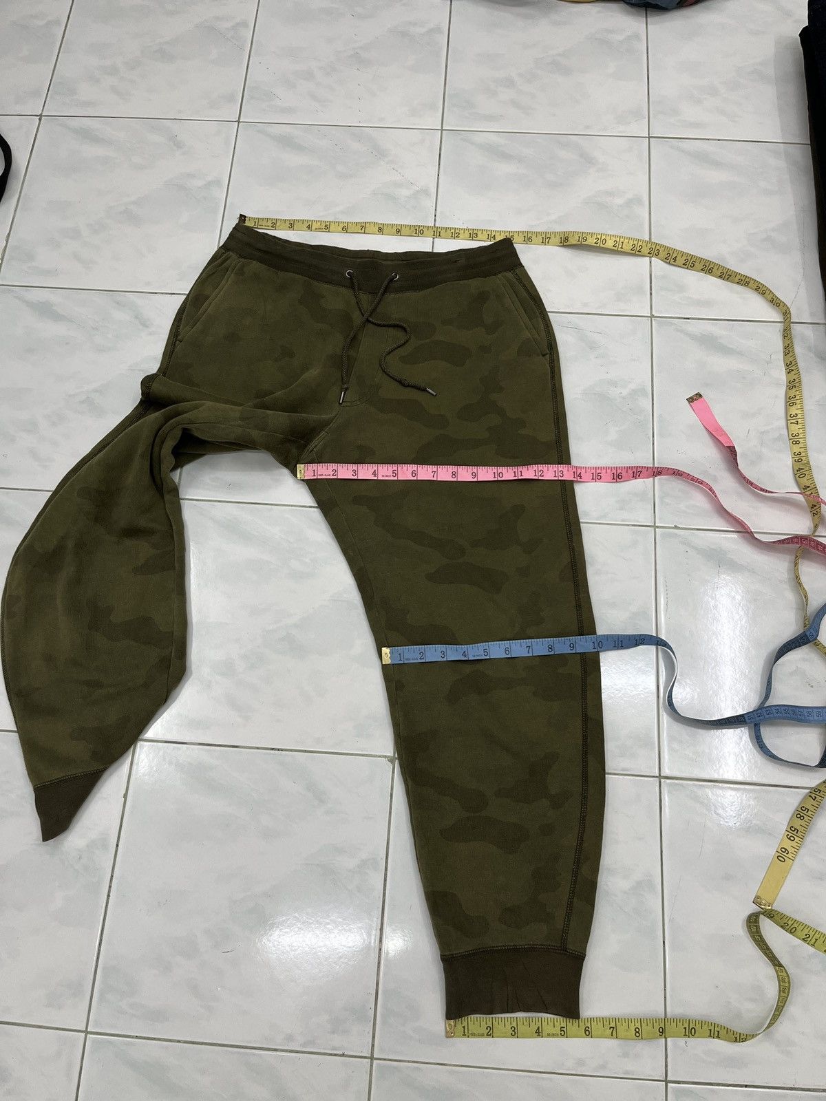 Uniqlo 🔥🔥🔥ARCHIVE UNIQLO CAMOFLAGE SWEATPANTS Size US 34 / EU 50 - 9 Thumbnail