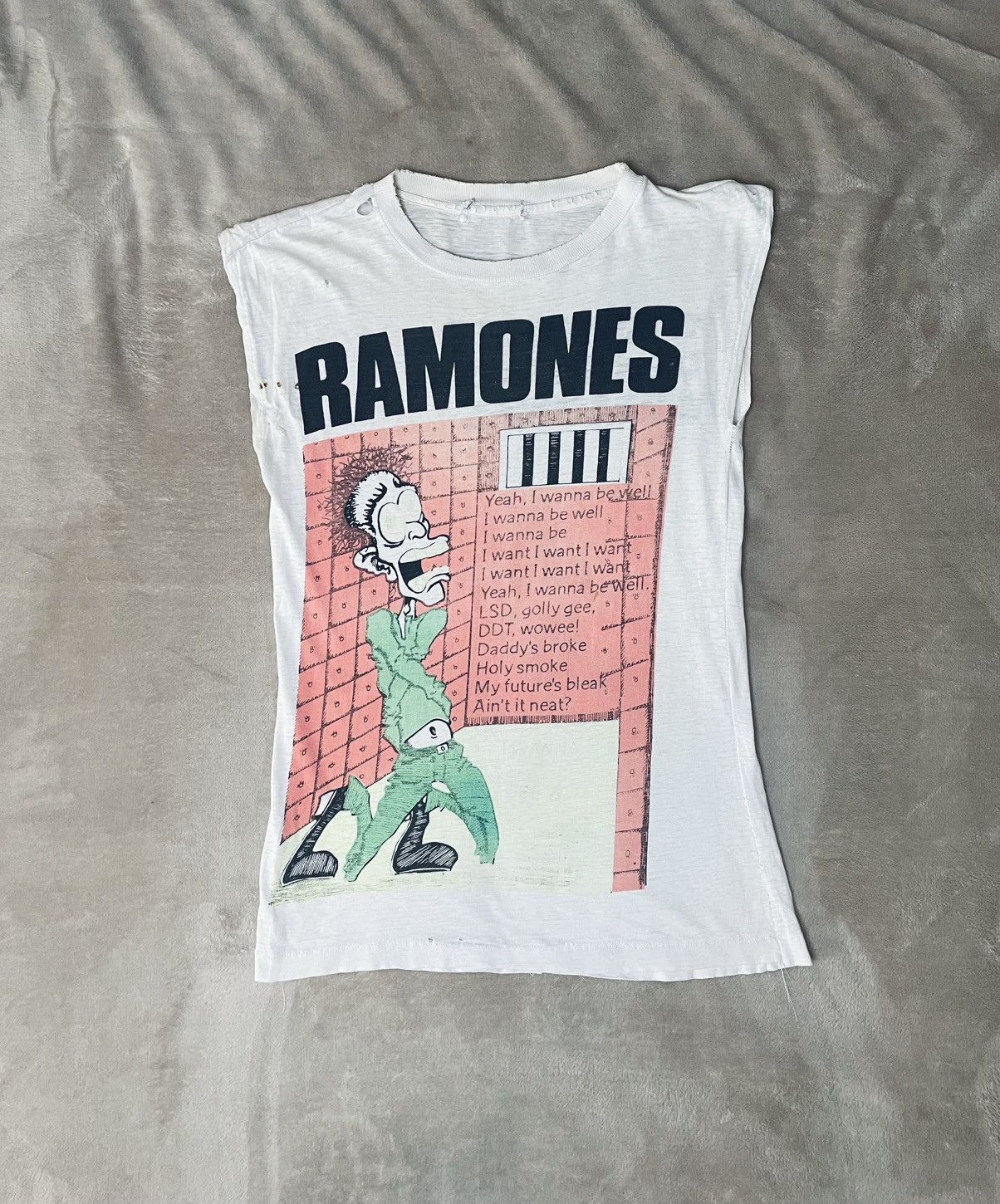 Other Ramones Vintage T-Shirt „Ramones Mania / I Wanna Be Well“ Size US S / EU 44-46 / 1 - 2 Thumbnail