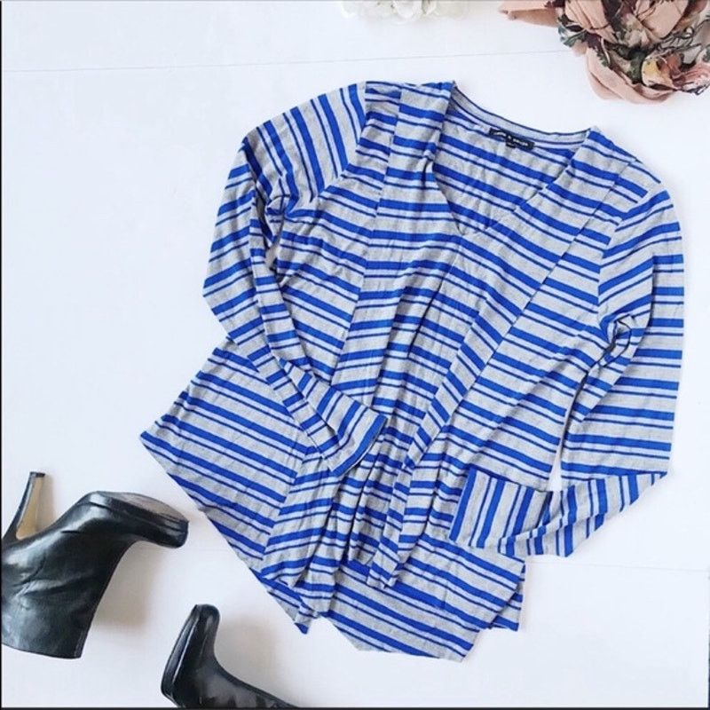 Other Cable & Gauge Gray & Blue Striped V-Neck Drapey Top Medium Size M / US 6-8 / IT 42-44 - 1 Thumbnail