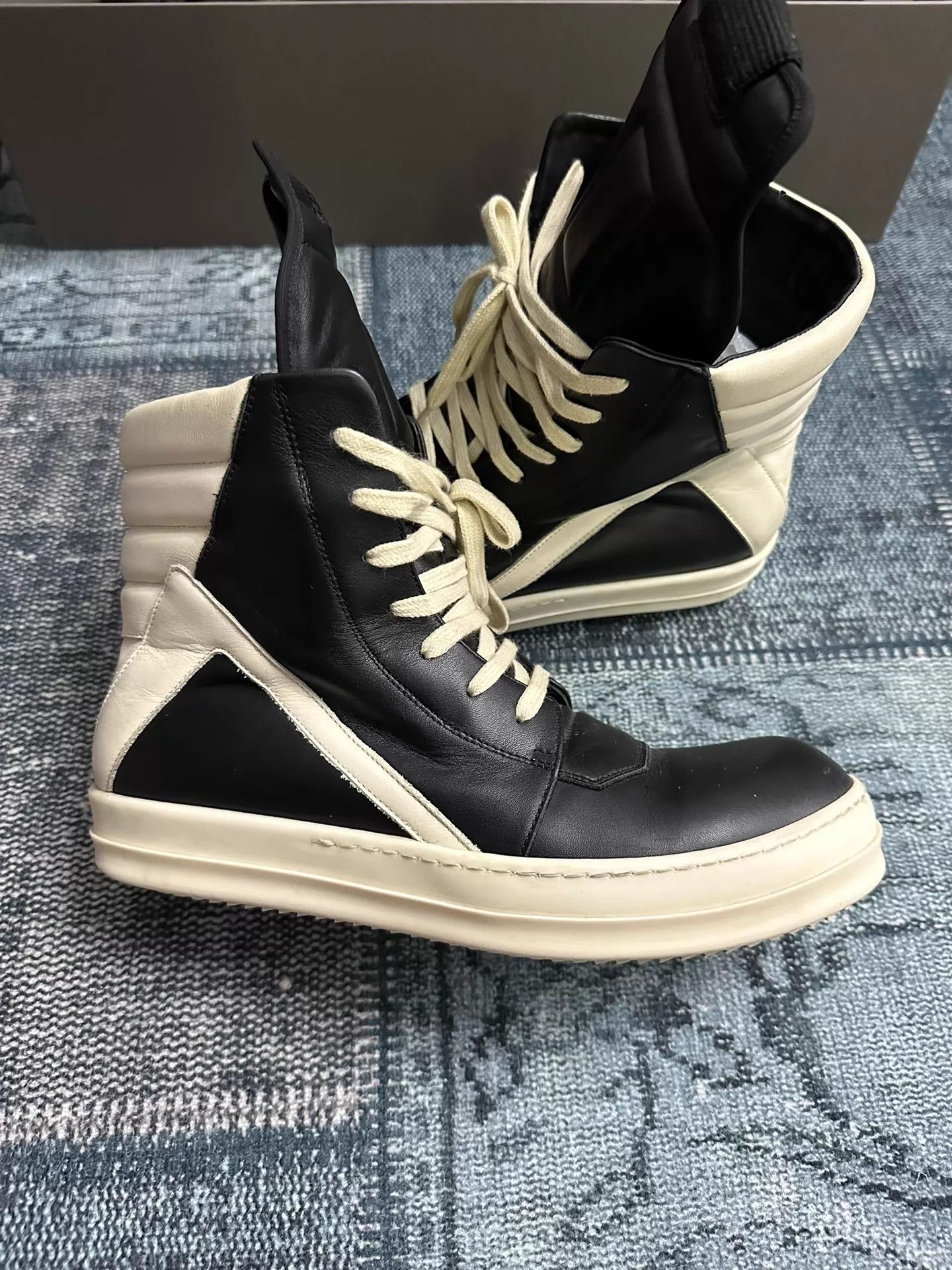 Rick Owens Rick Owens Iconic Triangular Logo 42 Mint Condition Size US 9 / EU 42 - 4 Thumbnail