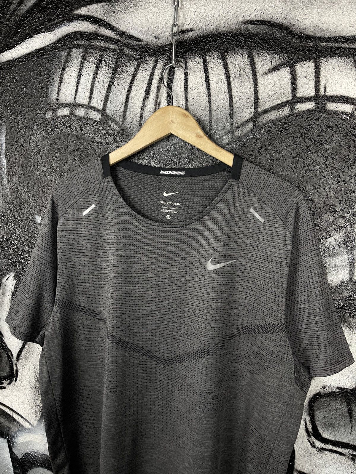 Nike Nike Dri-Fit ADV Techknit Ultra Running Sport Grey T-Shirt Men’s Size XL Size US XL / EU 56 / 4 - 2 Thumbnail