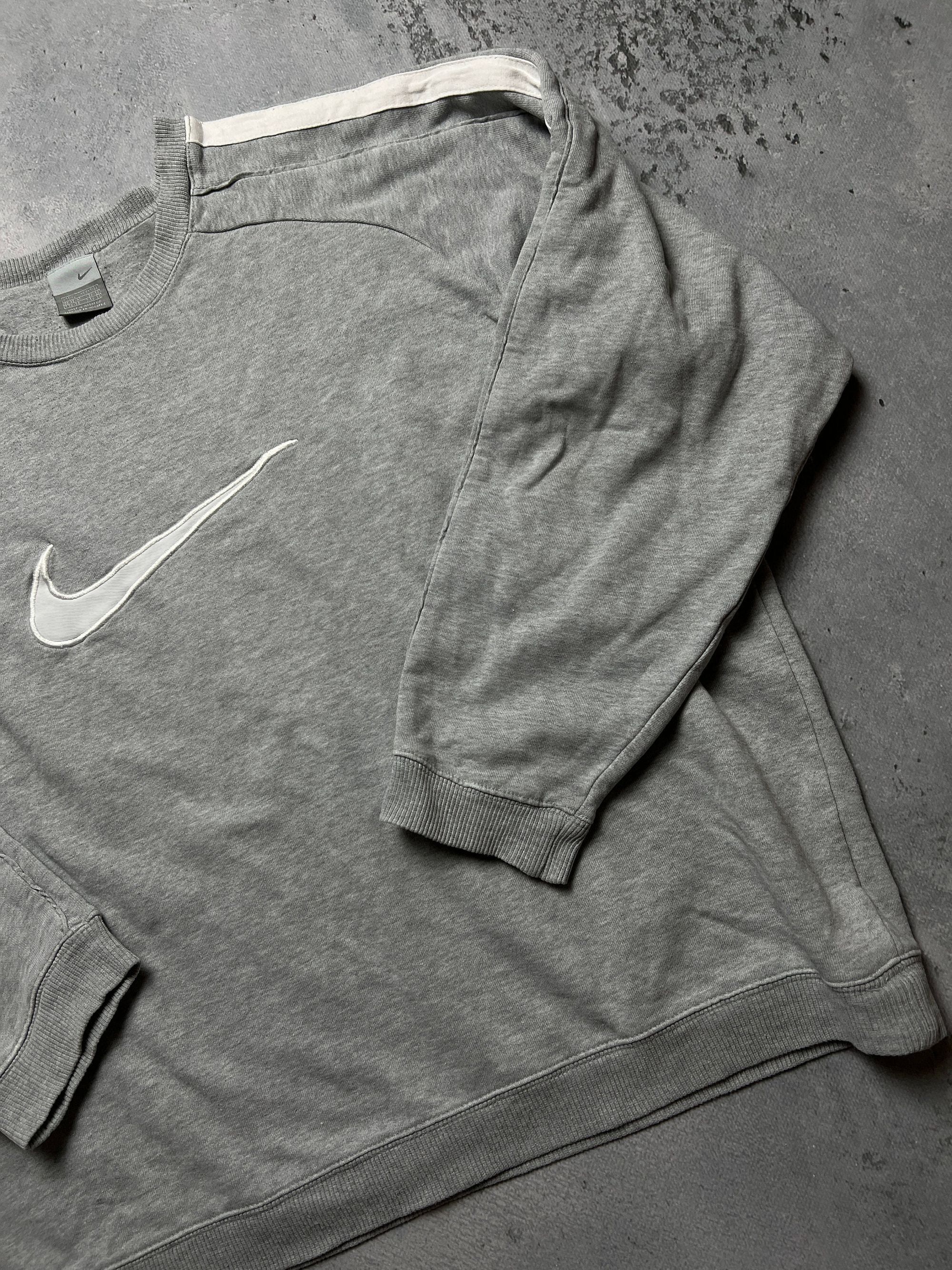 Nike Vintage Crewneck Nike box central swoosh y2k fits logo USA Size US XL / EU 56 / 4 - 5 Thumbnail