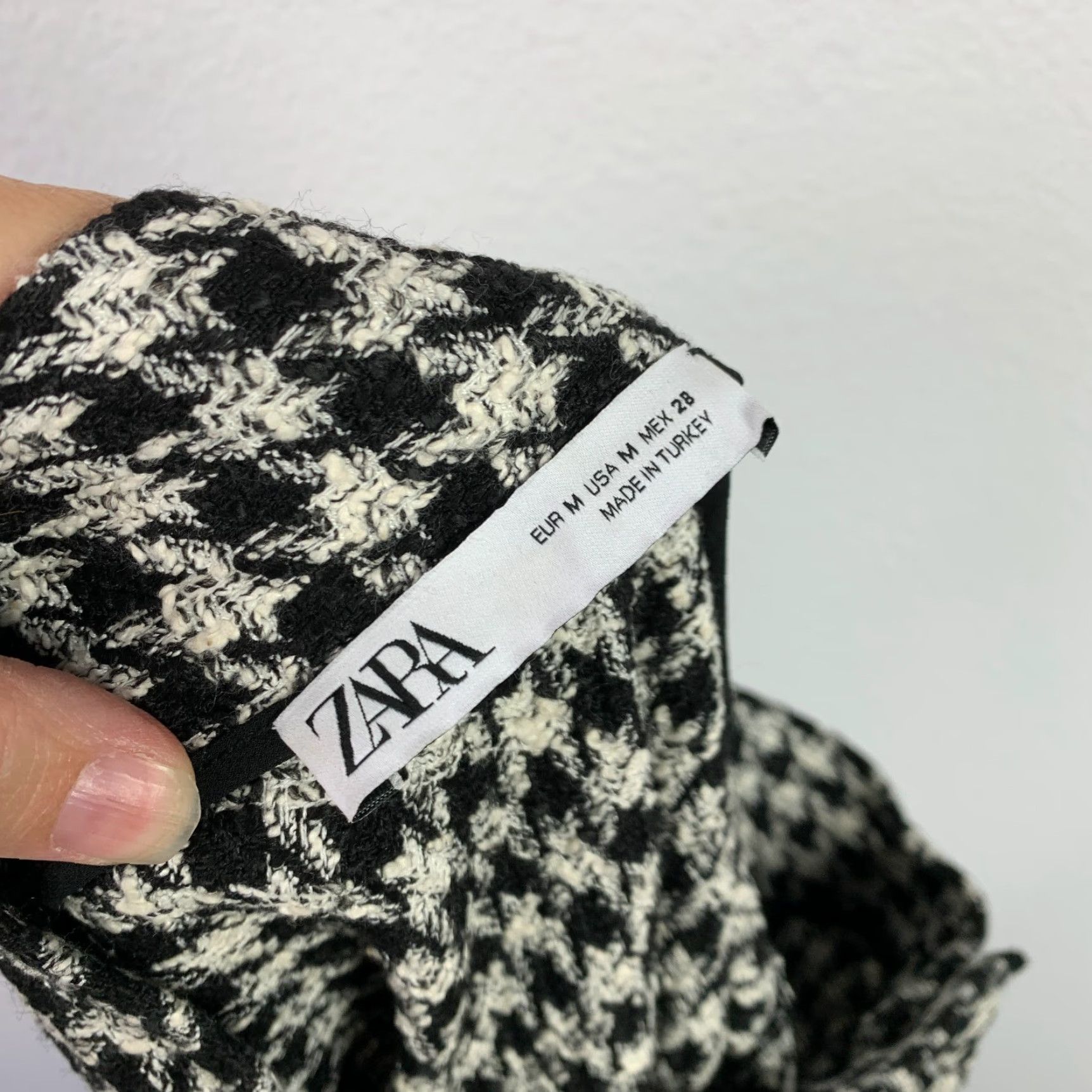 Zara VINTAGE Zara Black Cream White Houndstooth Tweed Dark Academia Midi A-Line Skirt Medium Size 32" / US 10 / IT 46 - 7 Thumbnail
