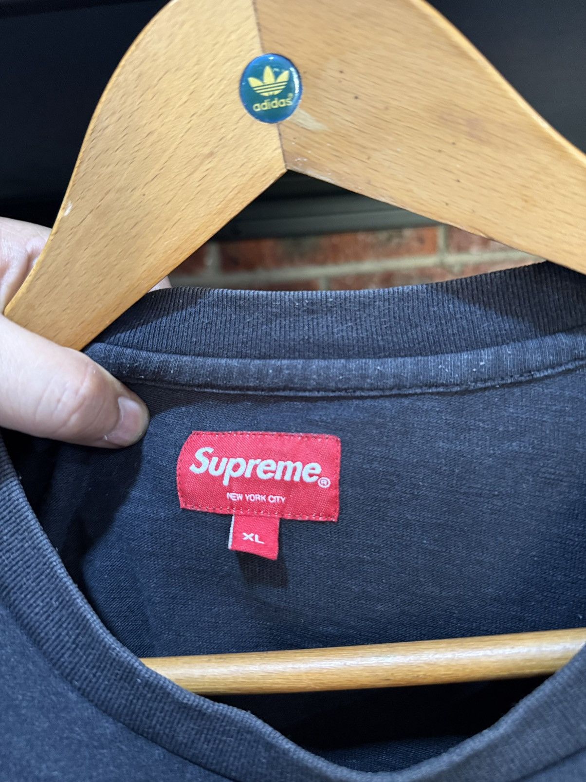 Supreme Sun Faded Supreme Pocket Embrodery Logo Streetwear Tee Size US XL / EU 56 / 4 - 3 Thumbnail
