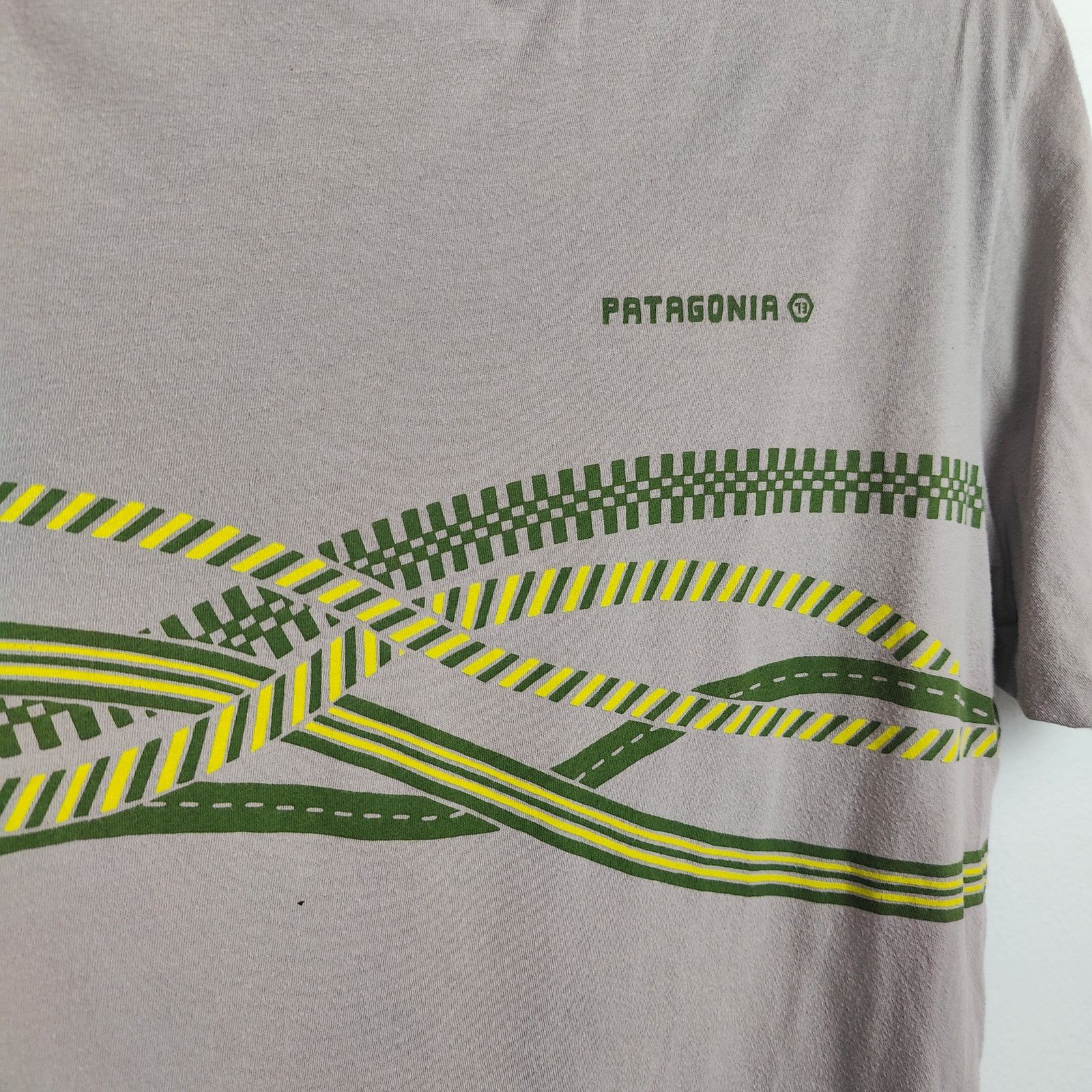 Patagonia Patagonia Graphic T-Shirt Mens Medium Taupe Swirling Stripes Size US M / EU 48-50 / 2 - 2 Thumbnail