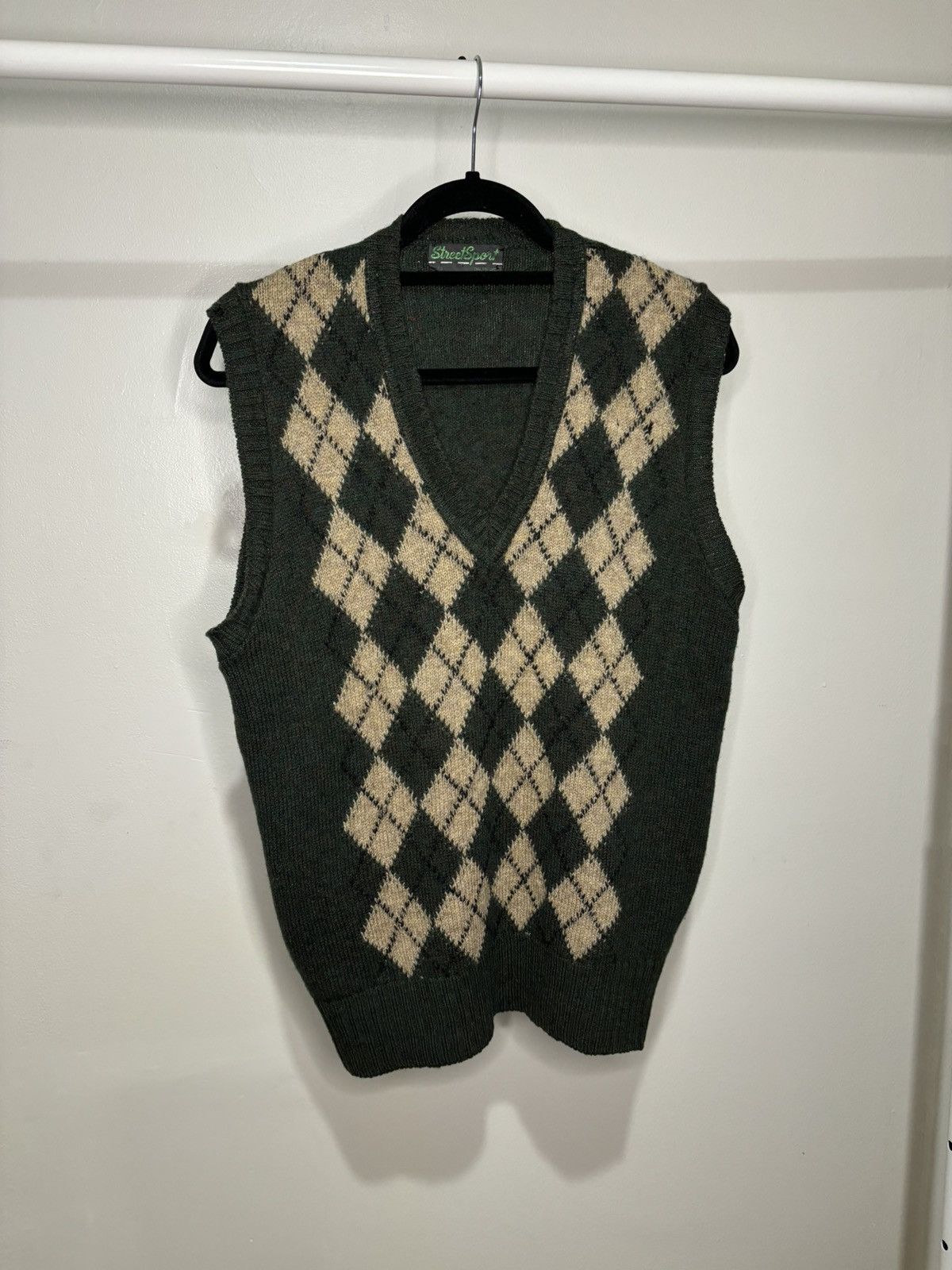 Vintage Vintage 1970s Patterned Green Wool Sweater Vest Size US L / EU 52-54 / 3 - 1 Thumbnail