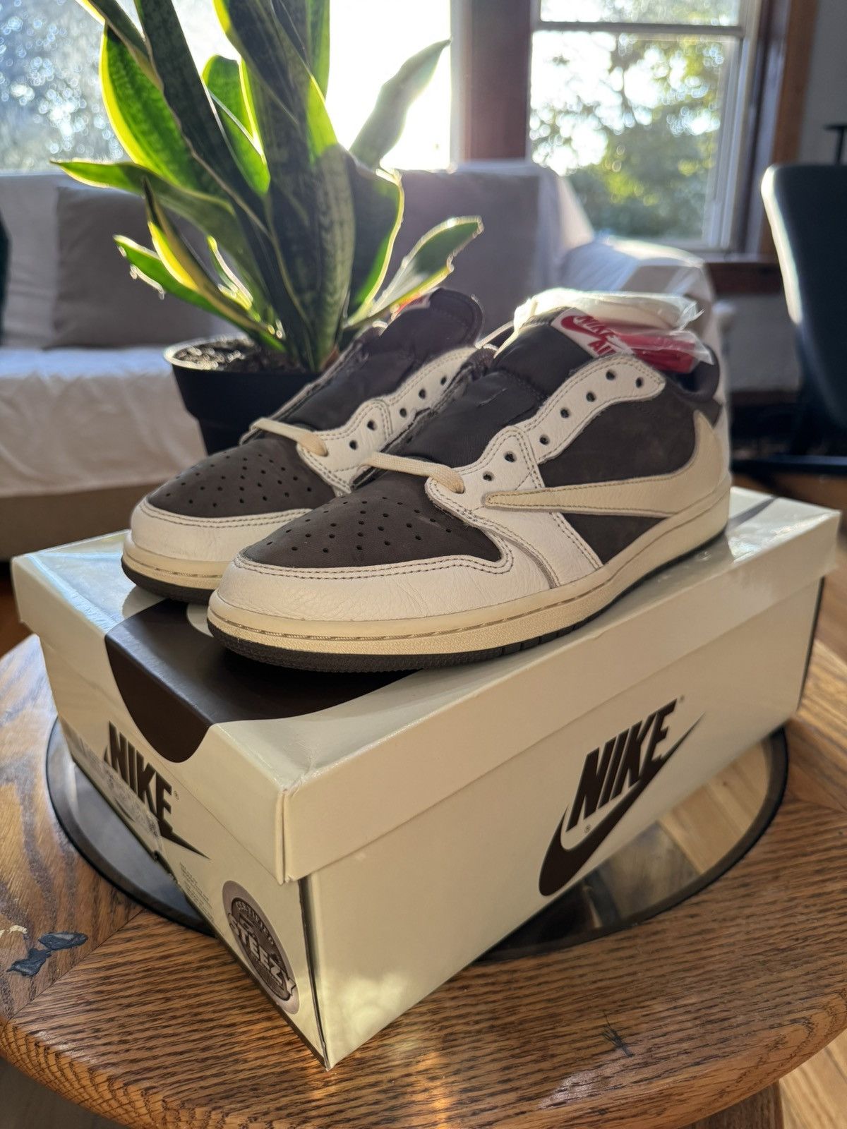 Jordan Brand × Travis Scott Travis Scott Jordan 1 Reverse Mocha low Size US 9 / EU 42 - 1 Thumbnail